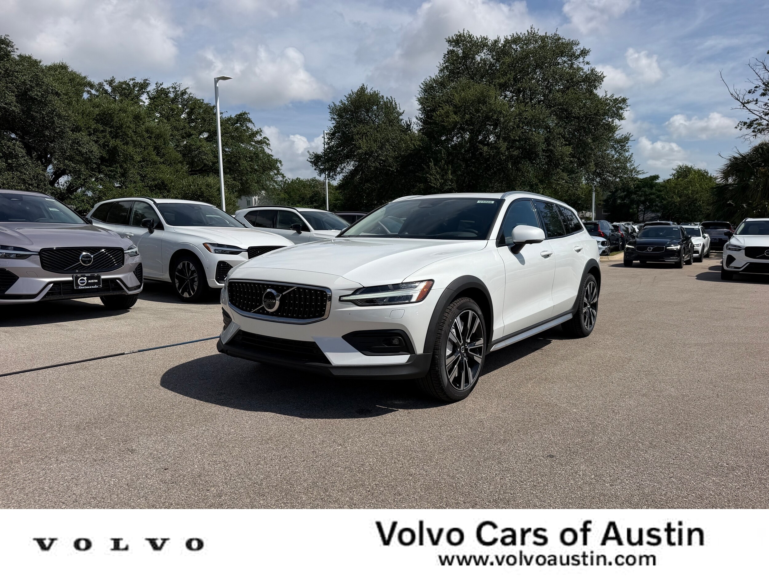 2026 Volvo V60 Cross Country B5 Ultra AWD's photo