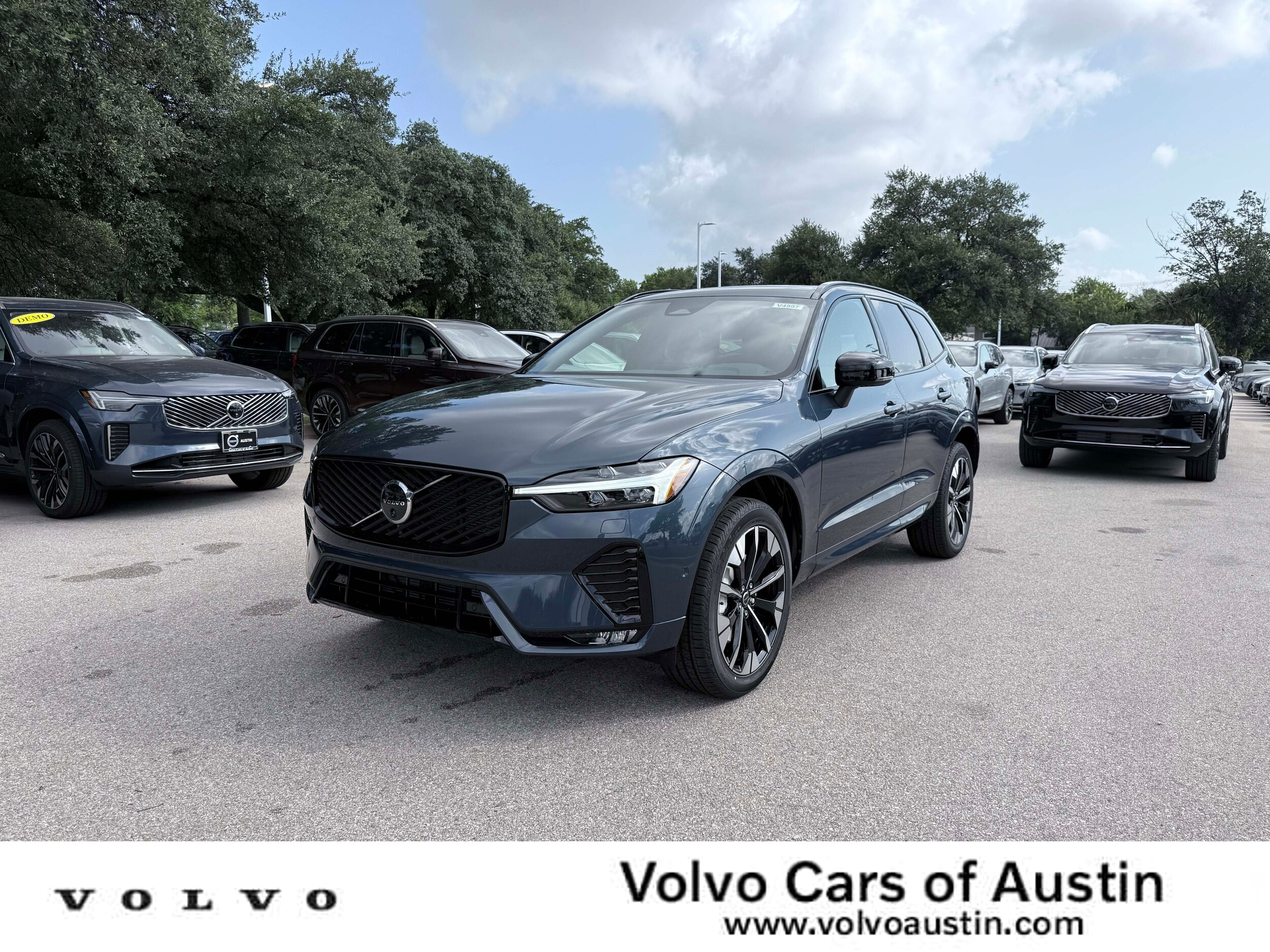 2026 Volvo XC60 B5 Plus Dark AWD's photo