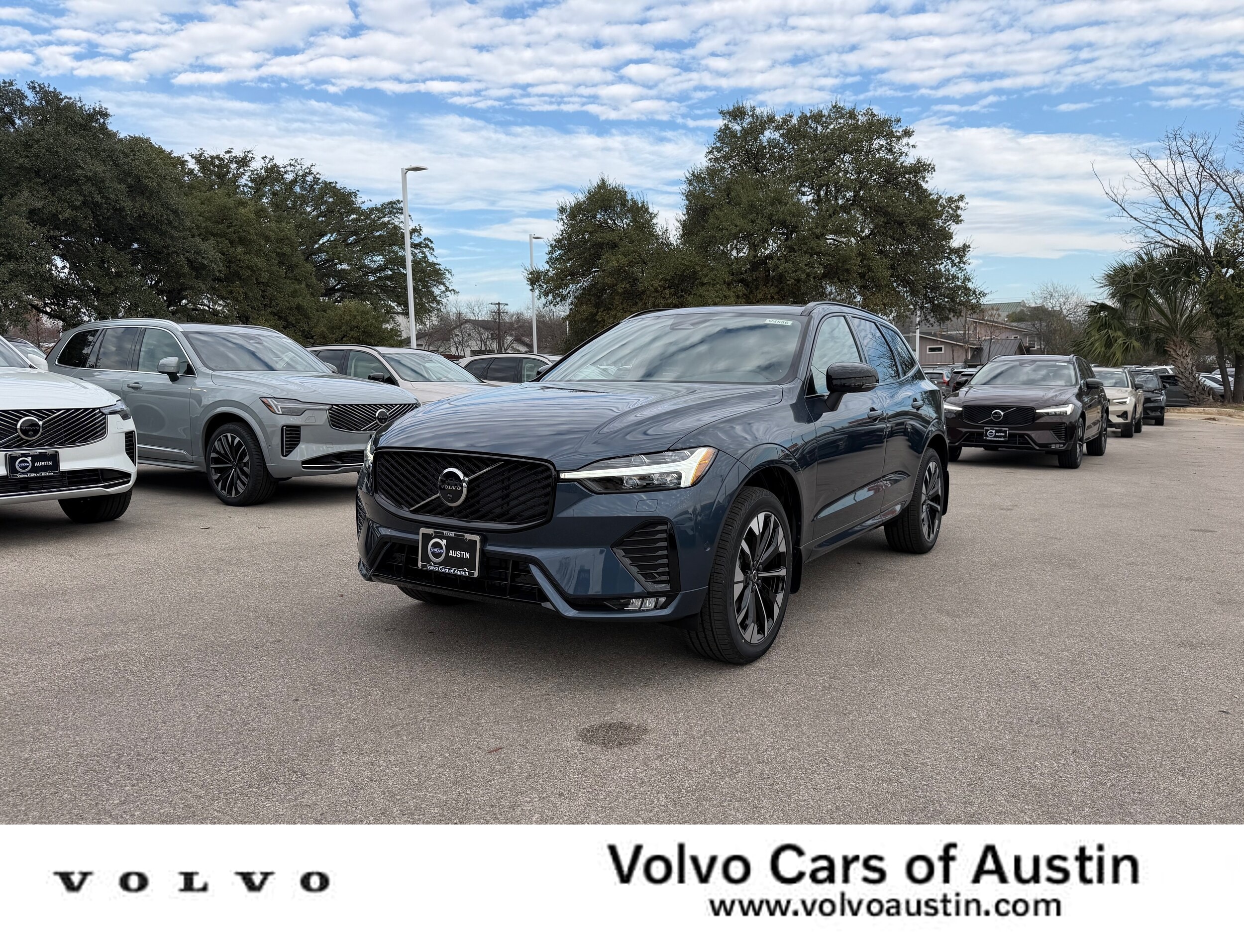 2026 Volvo XC60 Plus's photo