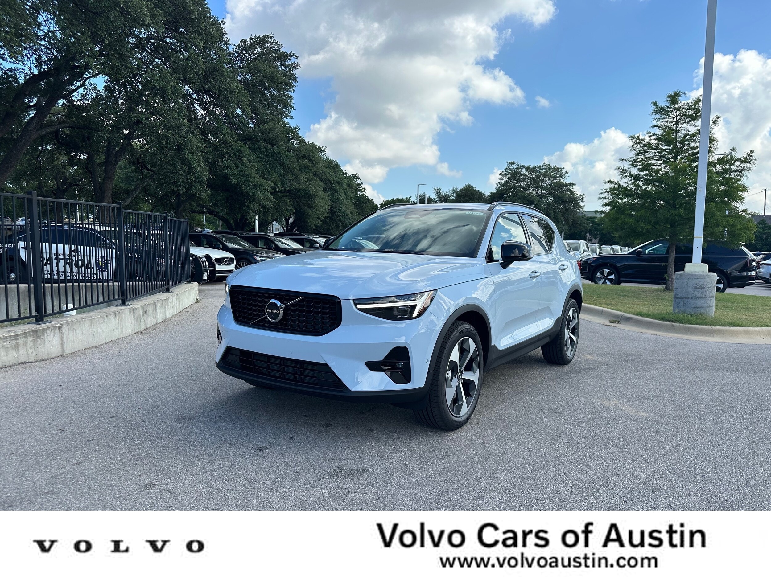 2026 Volvo XC40 SUV 