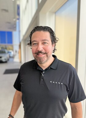 Staff member Alex Morataya from 0c4c34fbf809