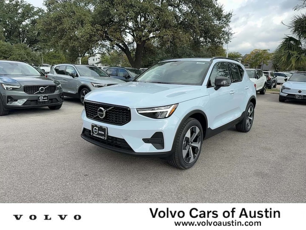 New 2026 Volvo XC40 B4 Core SUV