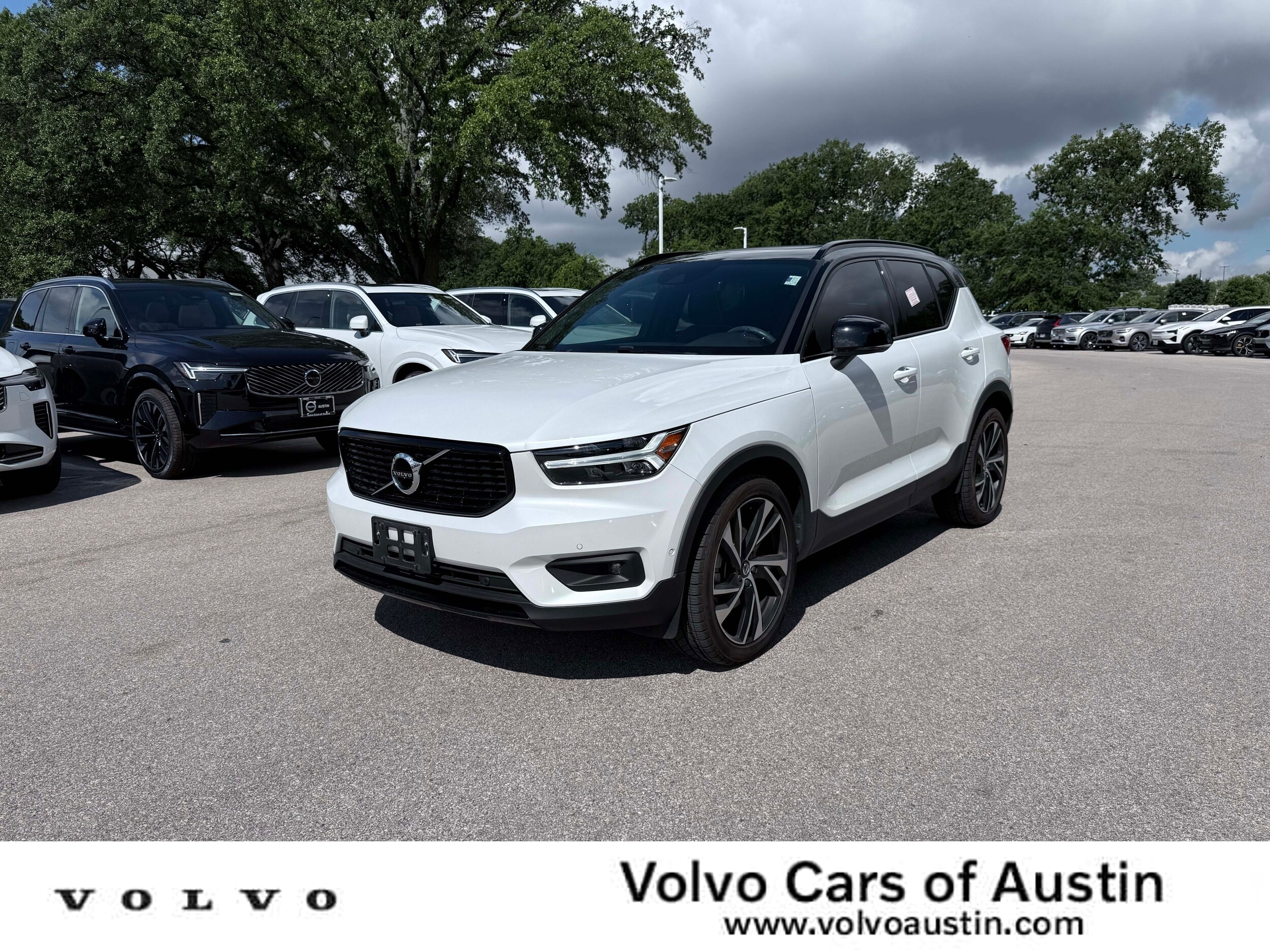 2019 Volvo XC40 T4 R-Design's photo