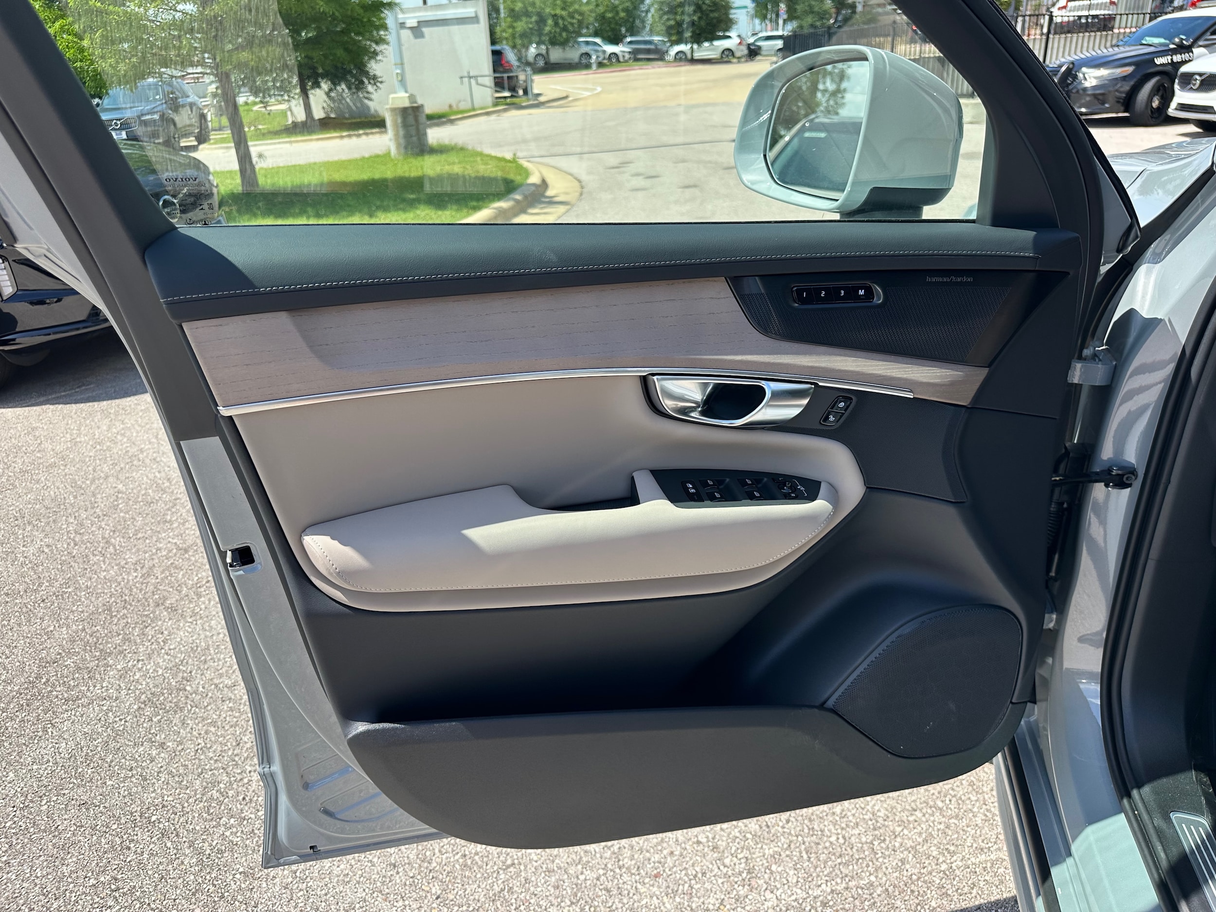 2026 Volvo XC90 Plus - Photo 18