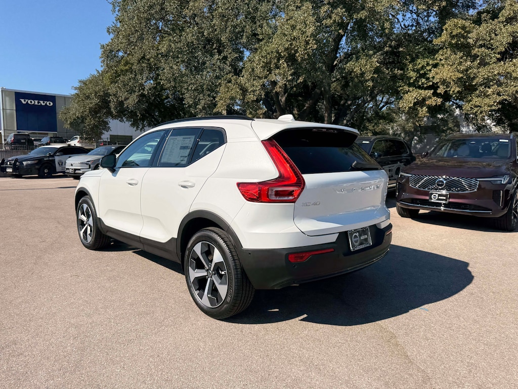 New 2026 Volvo XC40 B5 Plus SUV