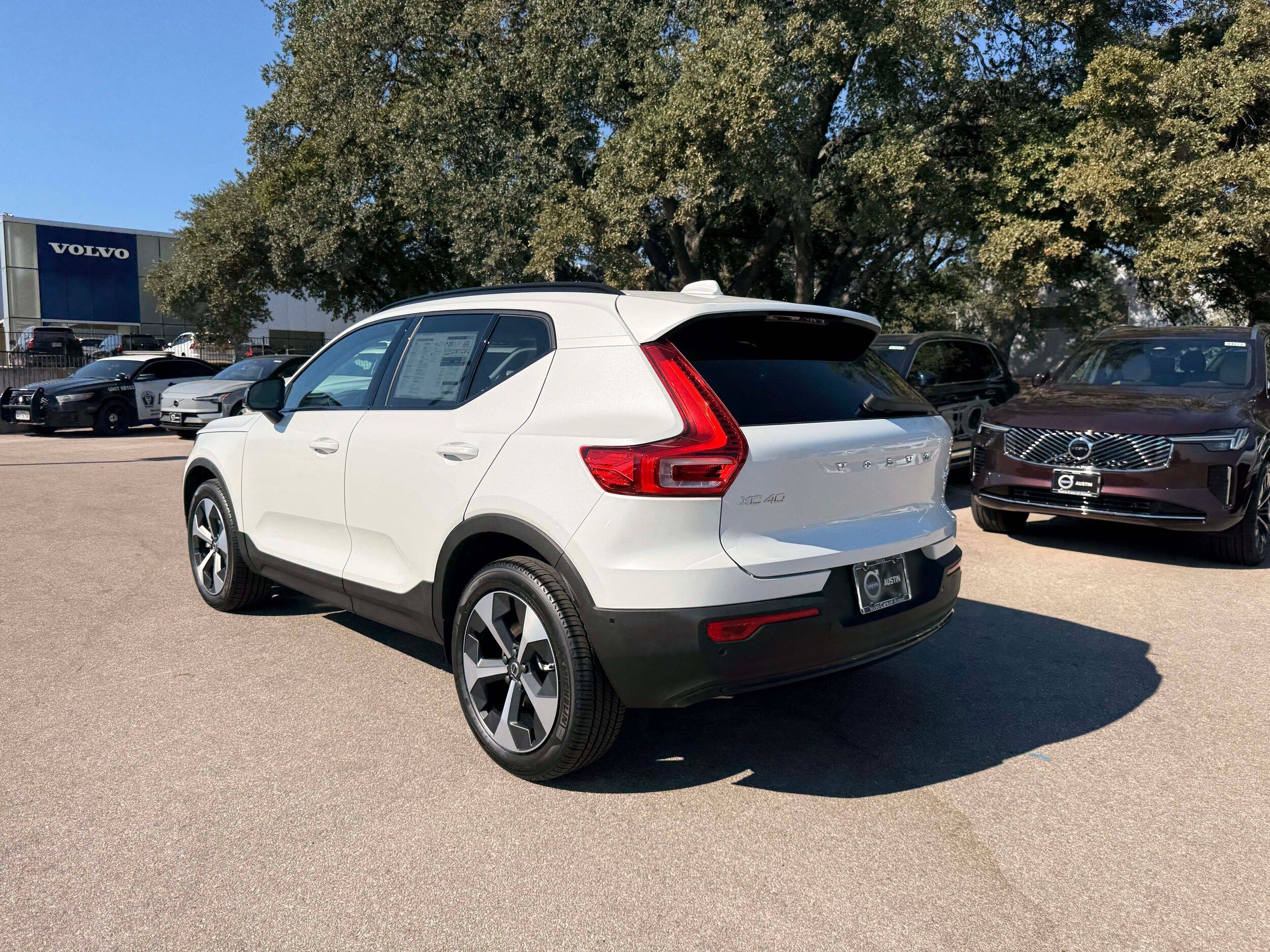 2026 Volvo XC40 Plus photo 3