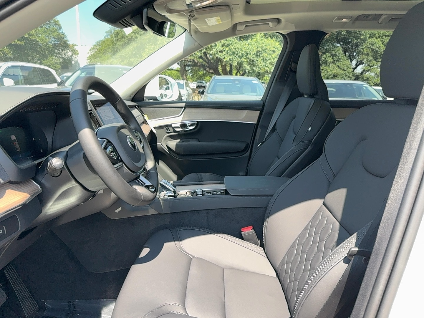 2025 Volvo XC90 Core - Photo 13