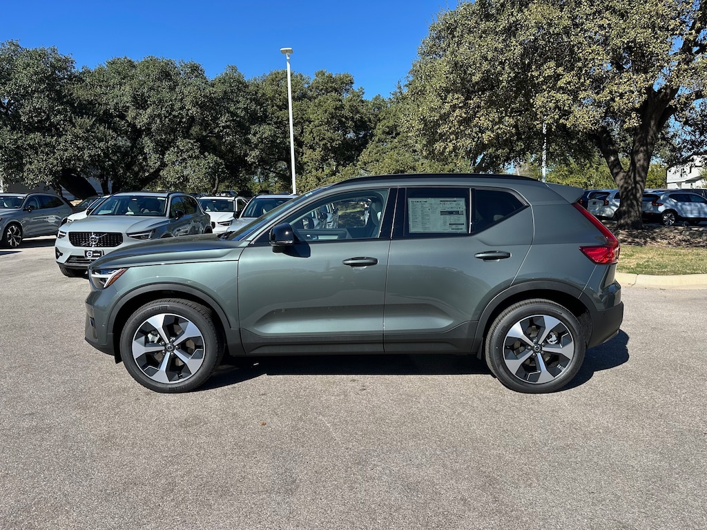 New 2026 Volvo XC40 B5 Plus SUV