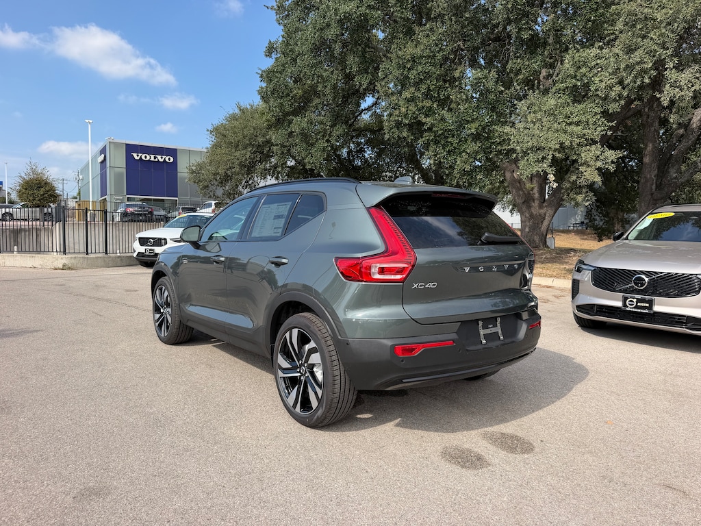 New 2026 Volvo XC40 B5 Plus SUV