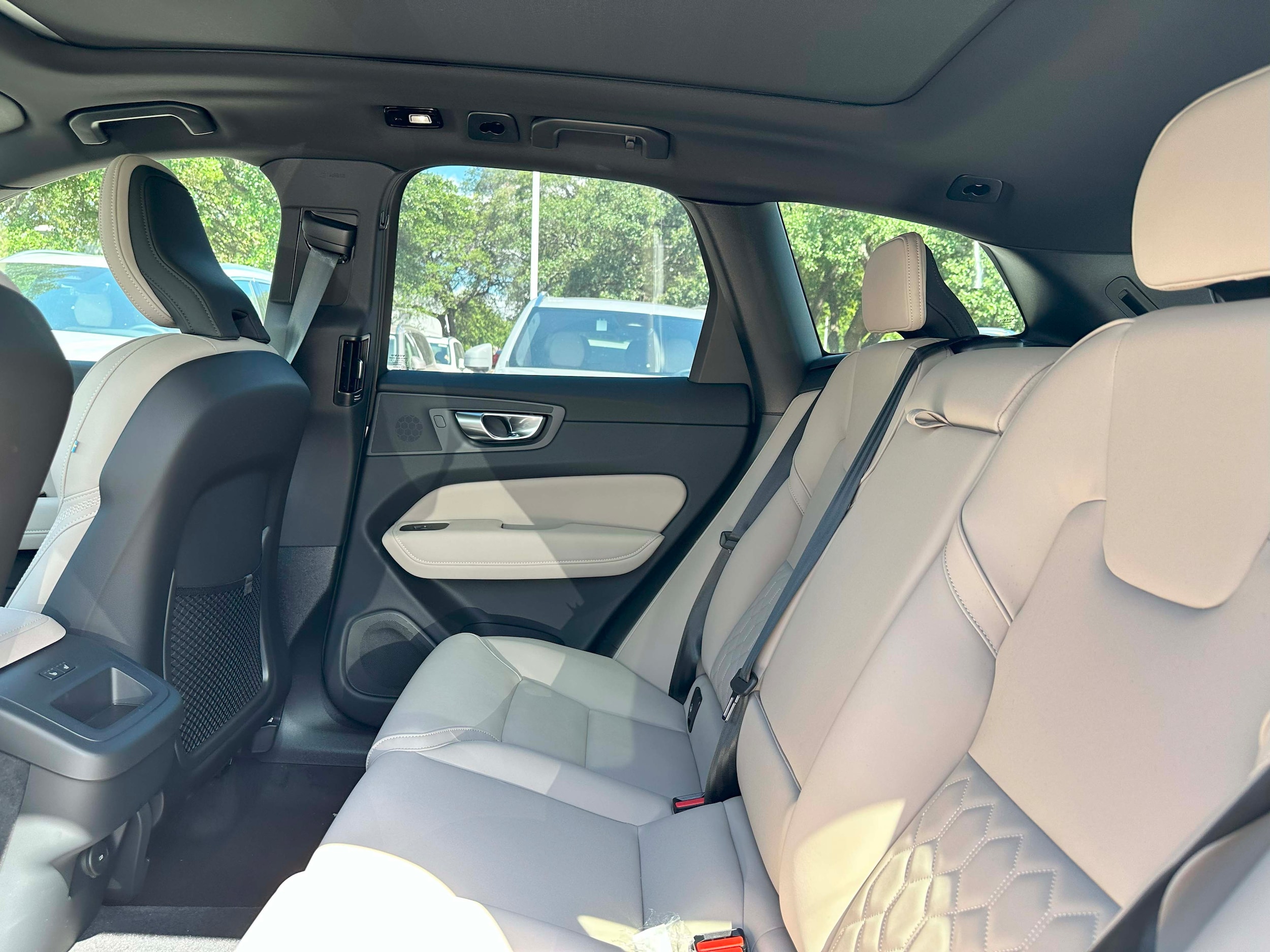 2026 Volvo XC60 Plus - Photo 14