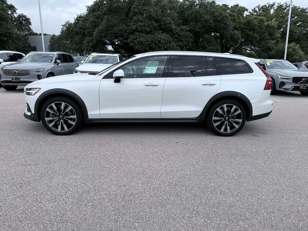 Used 2020 Volvo V60 Cross Country T5 AWD Momentum Wagon