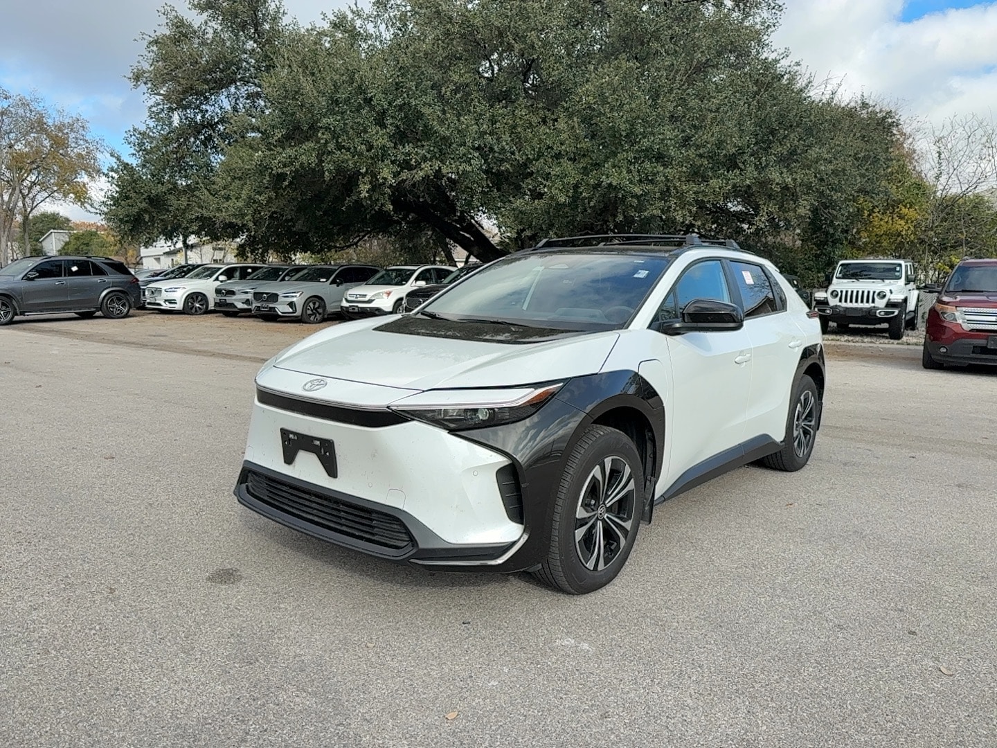 Used 2024 Toyota bZ4X XLE with VIN JTMAAAAA5RA045277 for sale in Austin, TX
