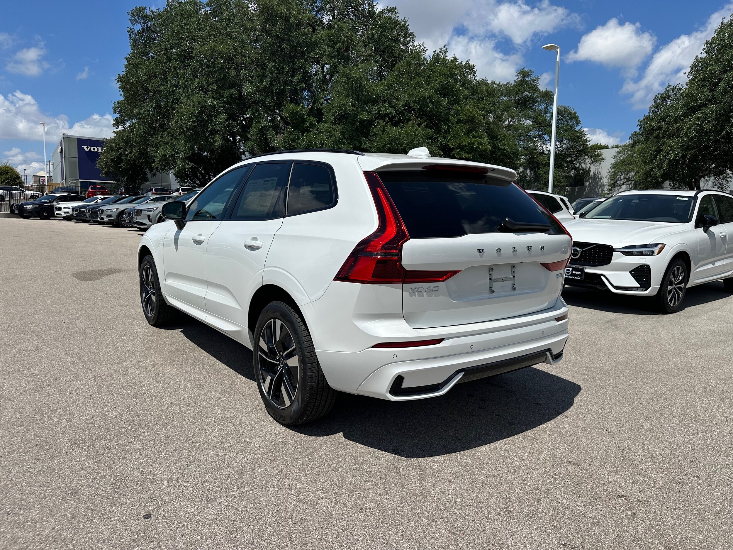 2026 Volvo XC60 B5 Core photo 4