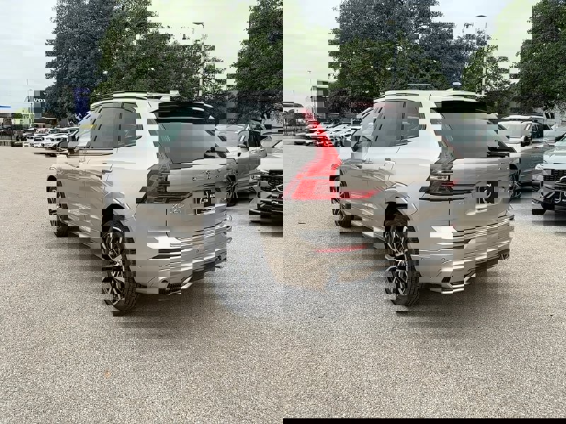 2025 Volvo XC60 B5 Plus photo 3