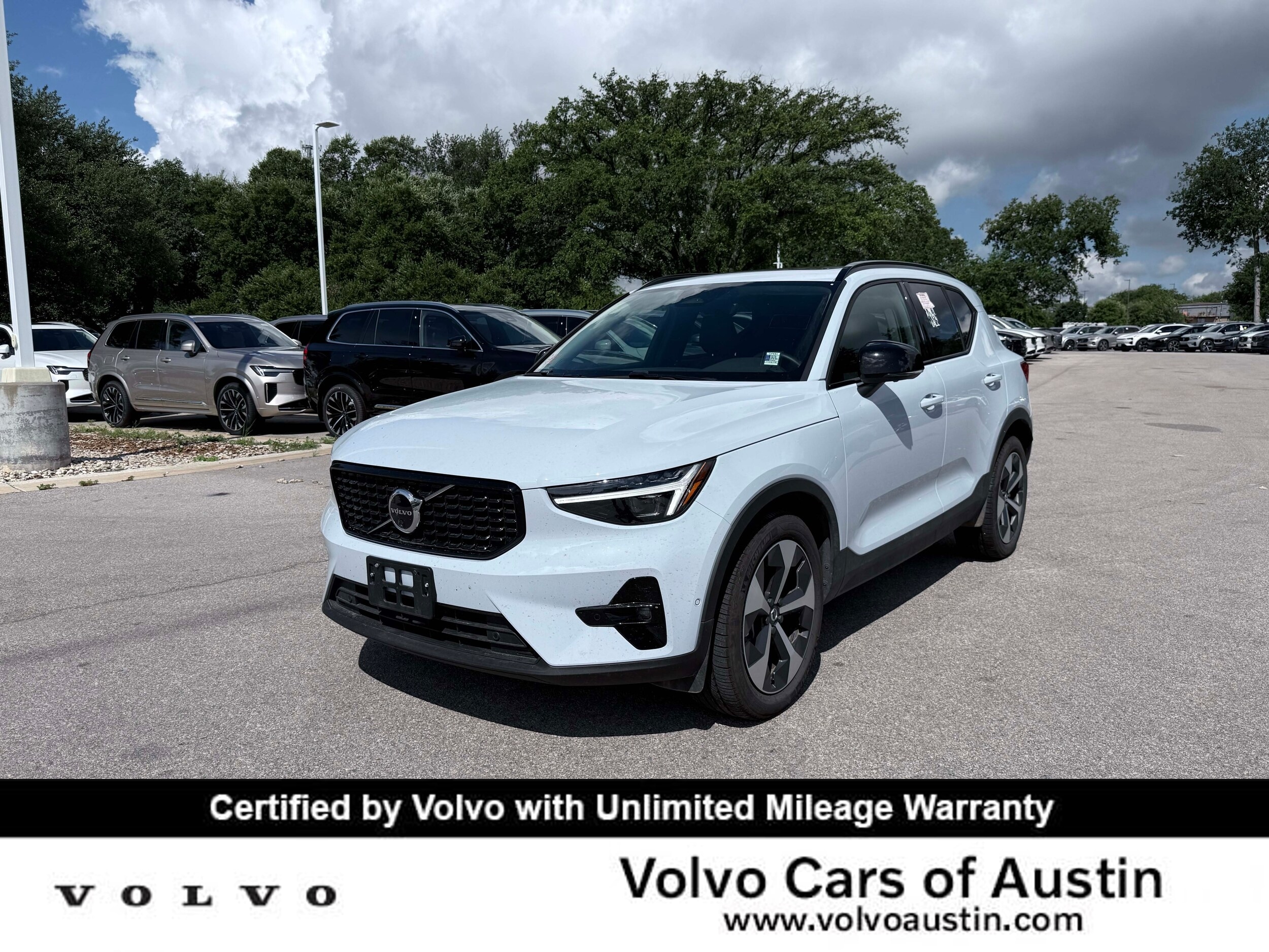 2026 Volvo XC40 B5 Plus Dark AWD's photo