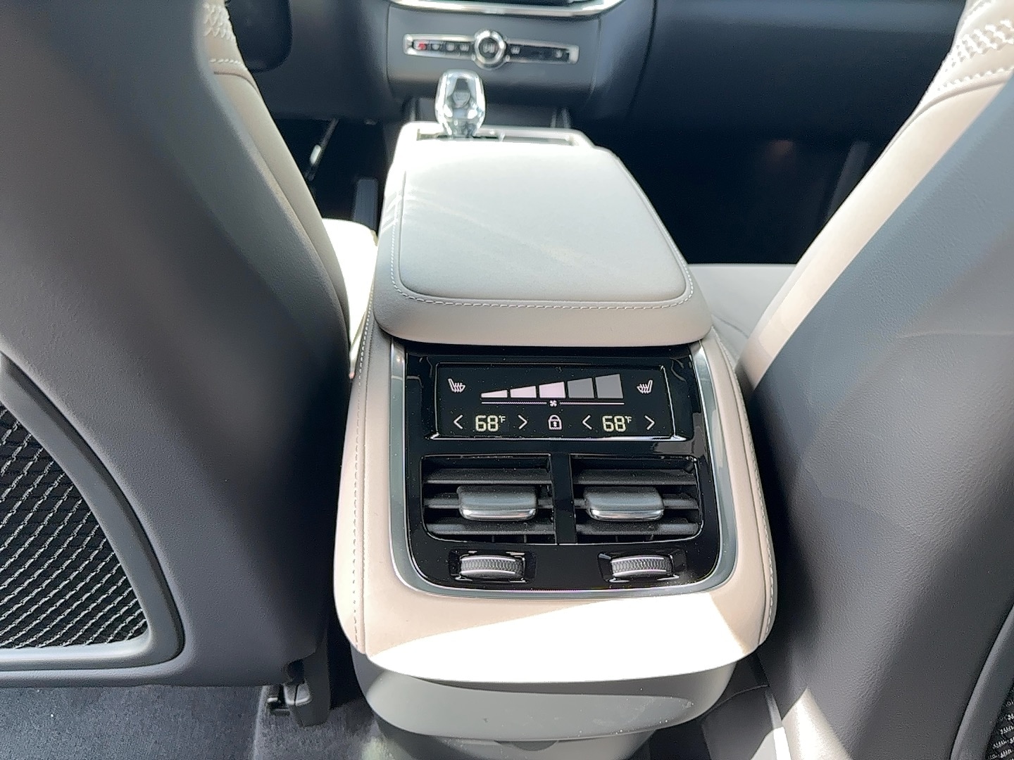 2026 Volvo XC90 Core - Photo 18