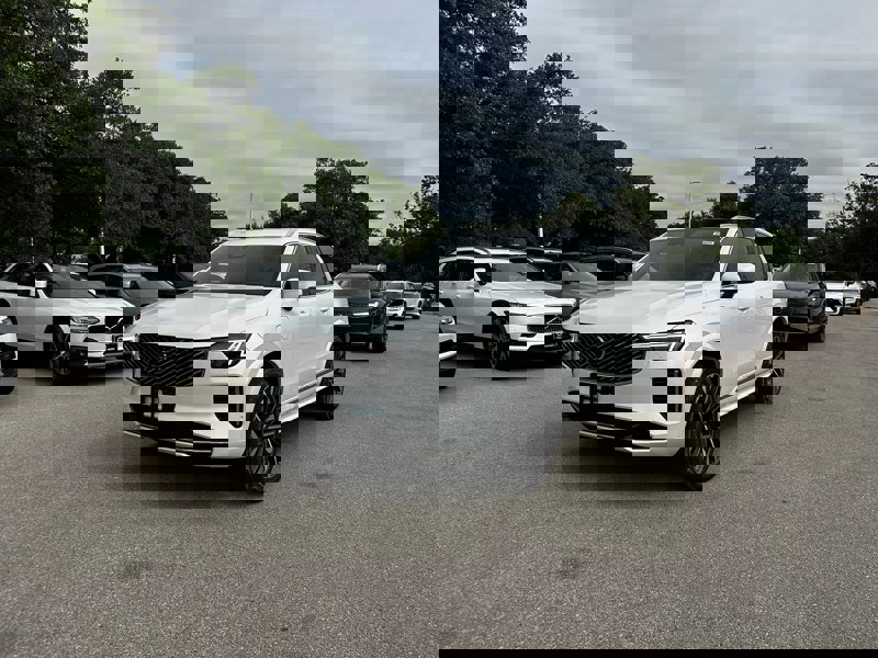 2025 Volvo XC90 Plus T8 photo 2