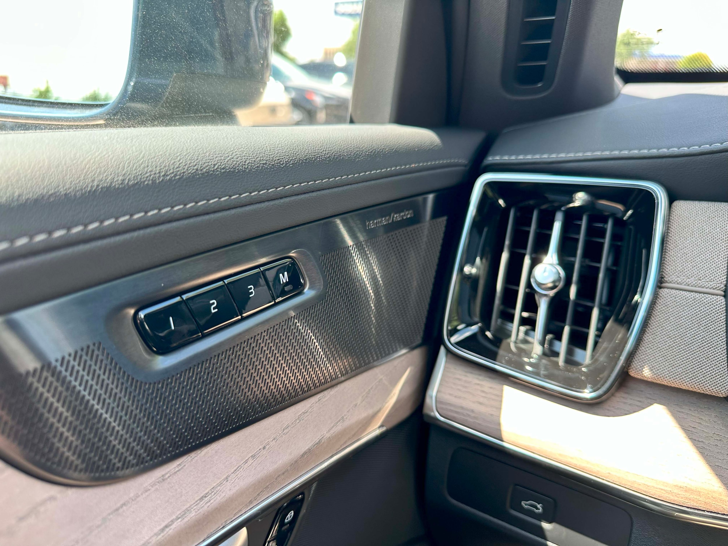 2026 Volvo XC90 Plus - Photo 19