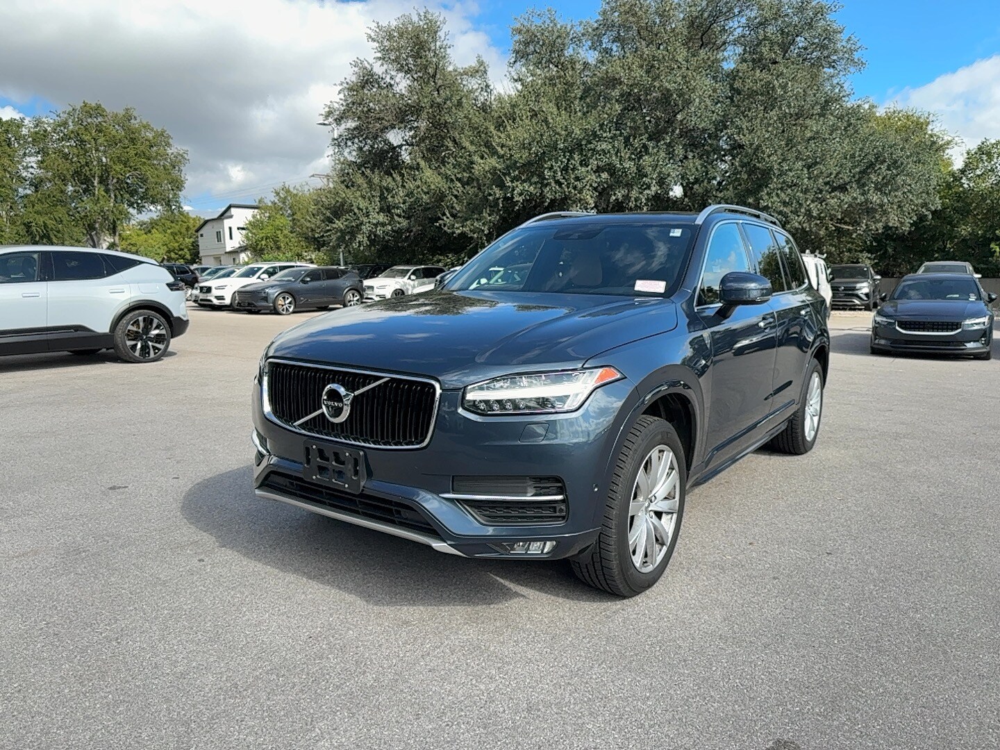 2018 Volvo XC90 T5 Momentum photo 2
