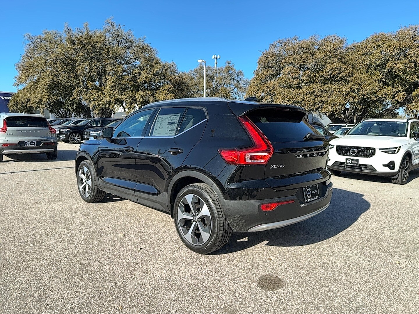 2025 Volvo XC40 Core photo 3