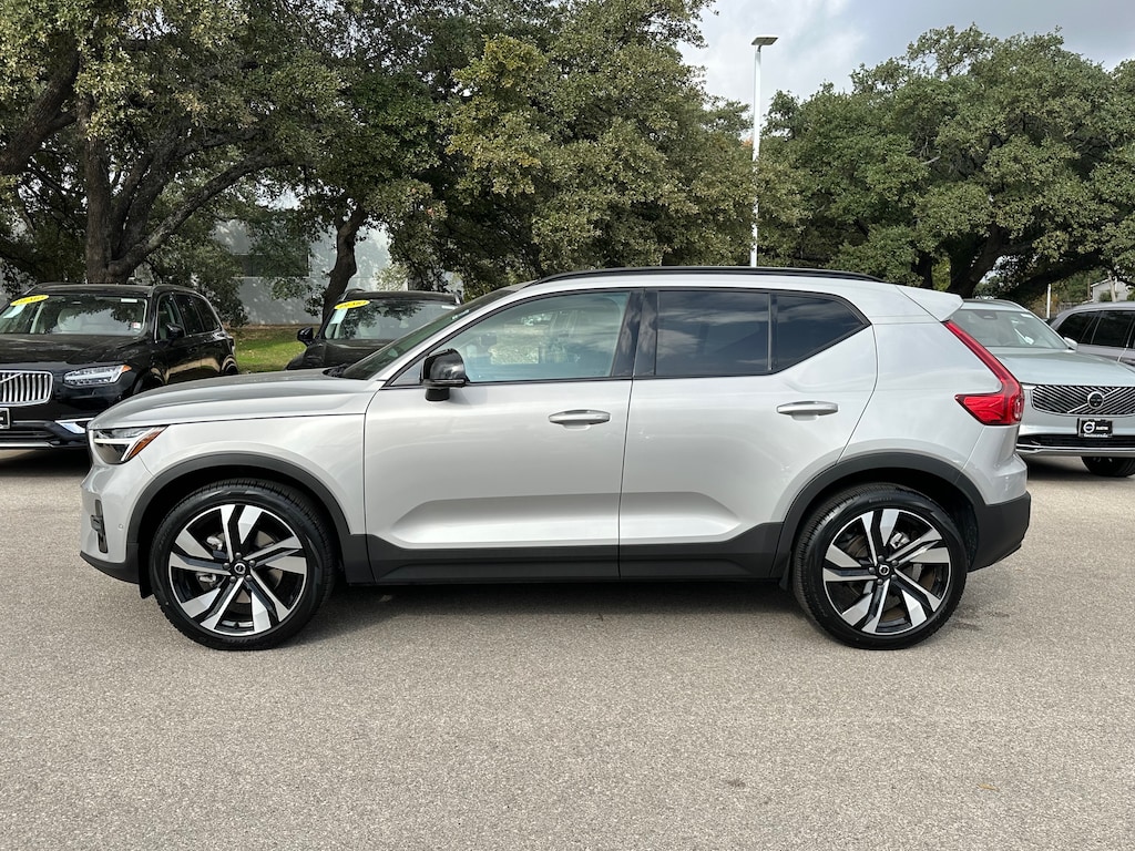 Certified 2025 Volvo XC40 B5 Plus Dark Theme SUV