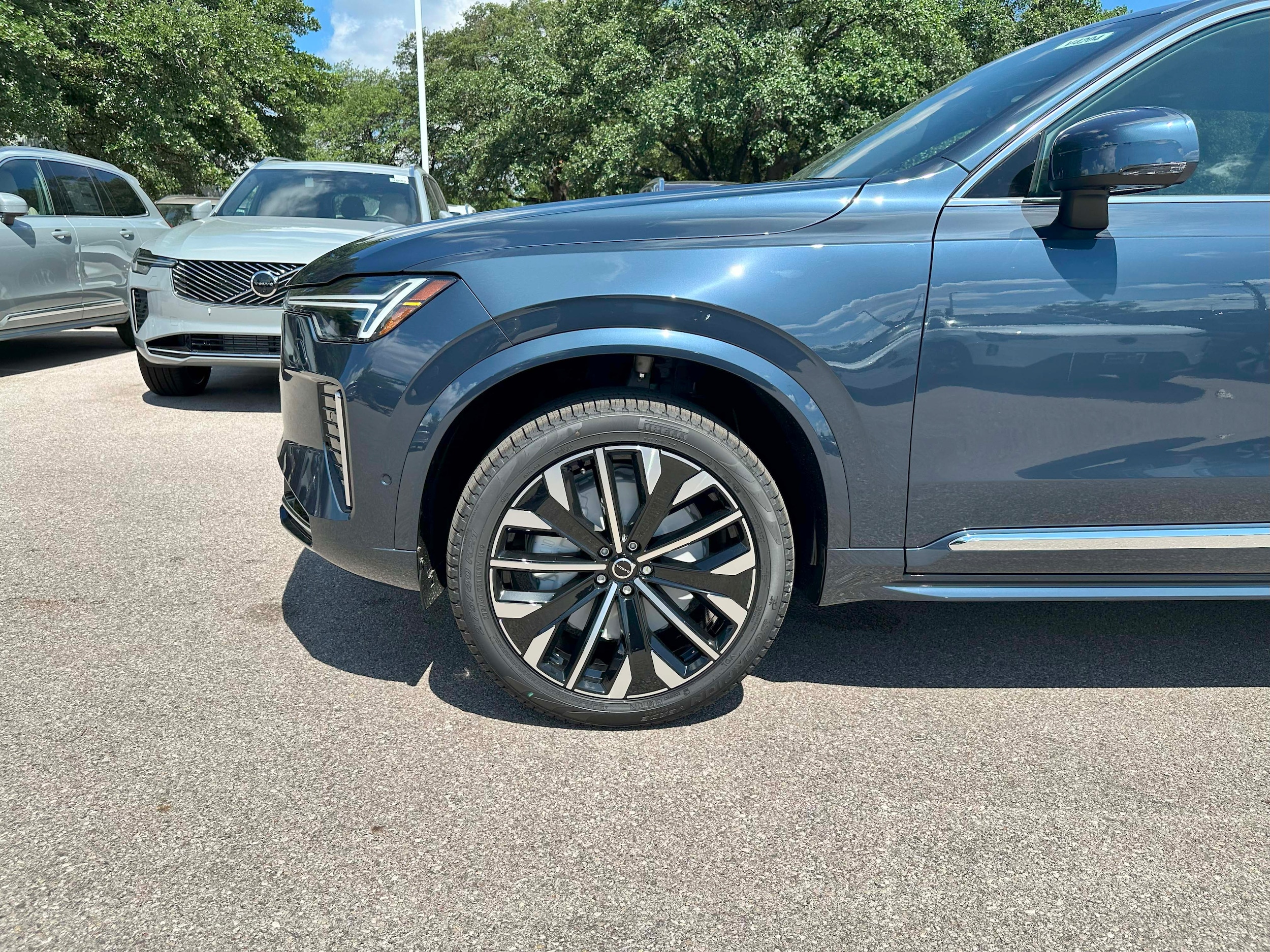 2026 Volvo XC90 Plus - Photo 9