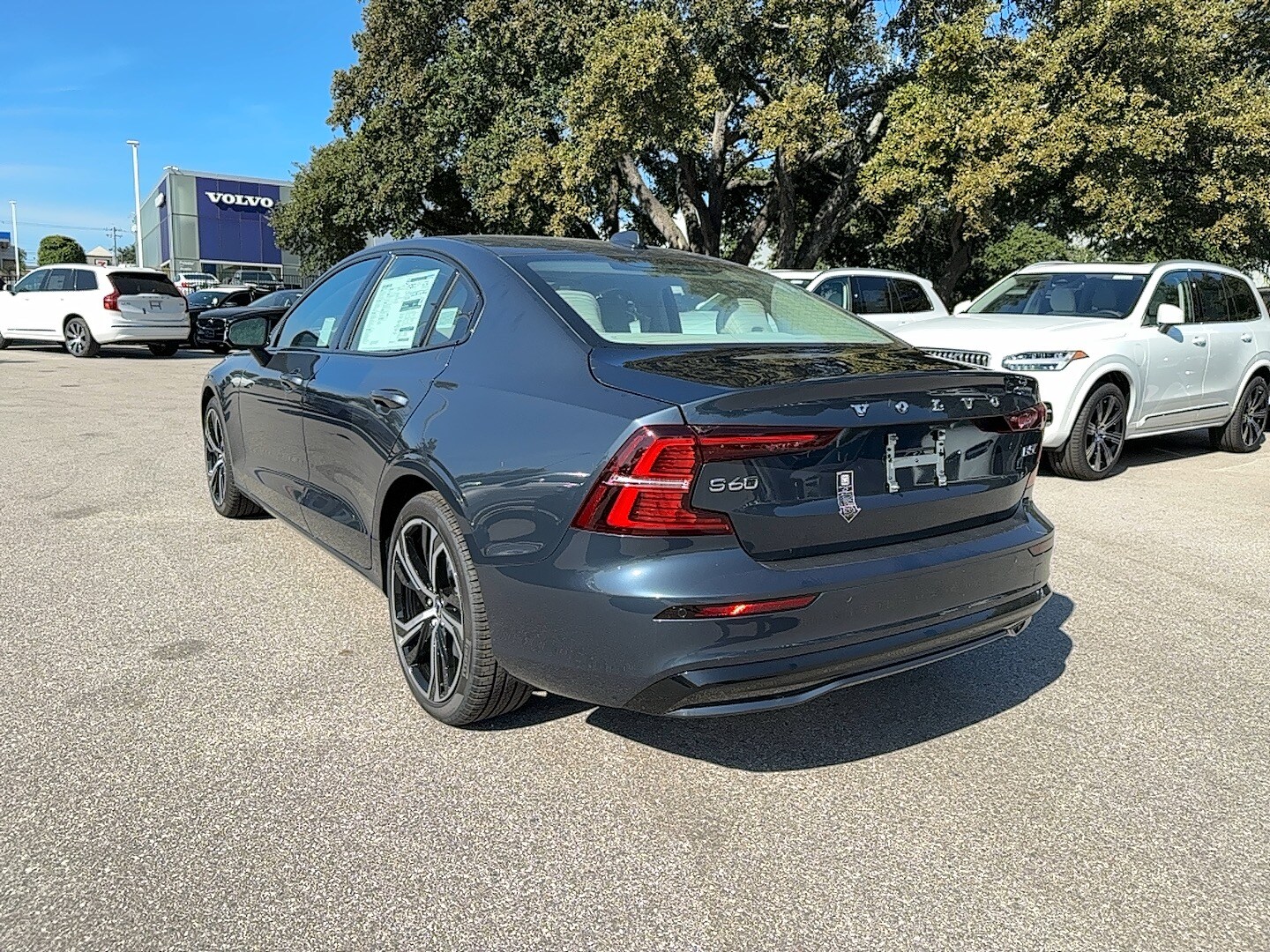 2024 Volvo S60 Core B5 AWD photo 4