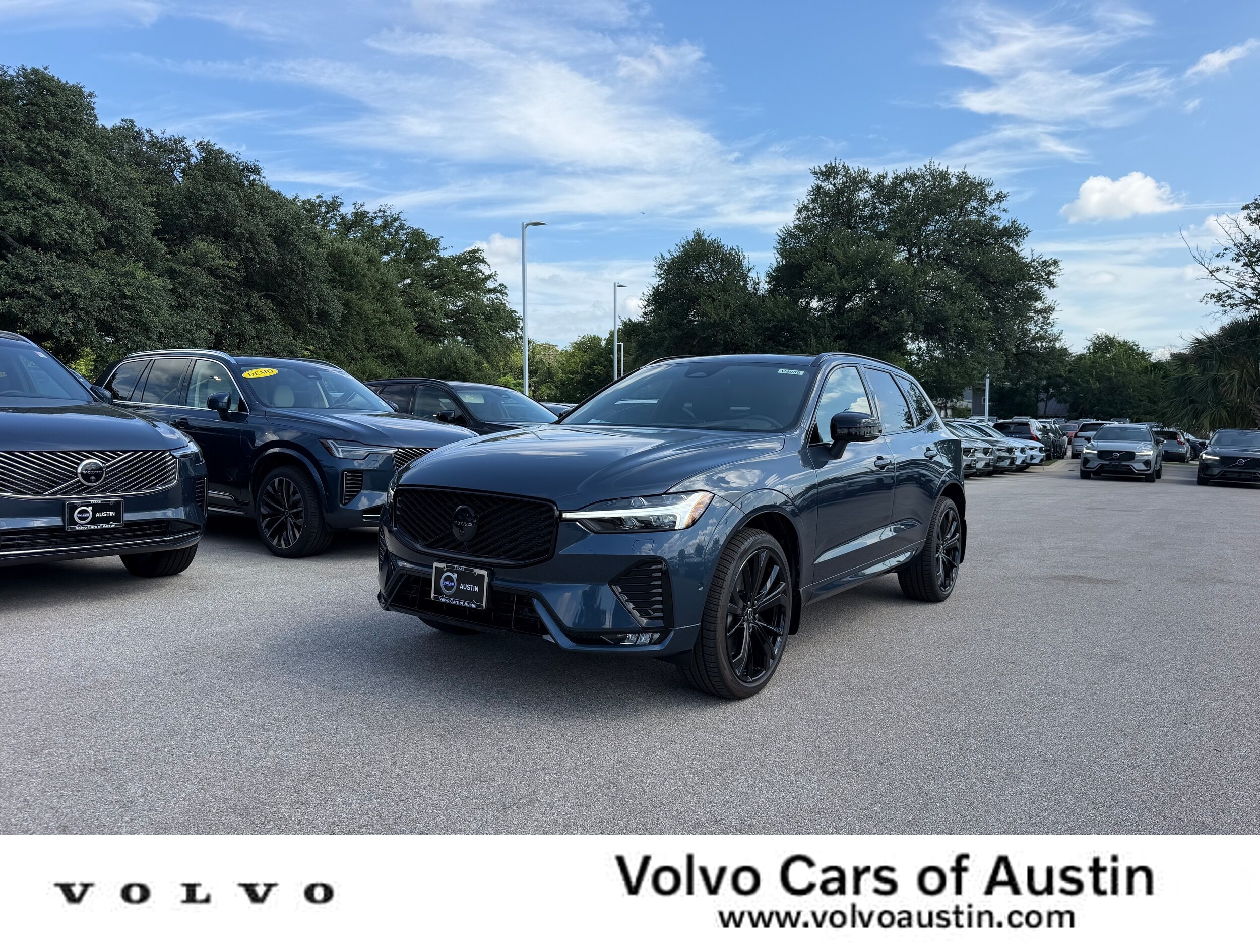 New 2026 Volvo XC60 B5 Ultra Black Edition