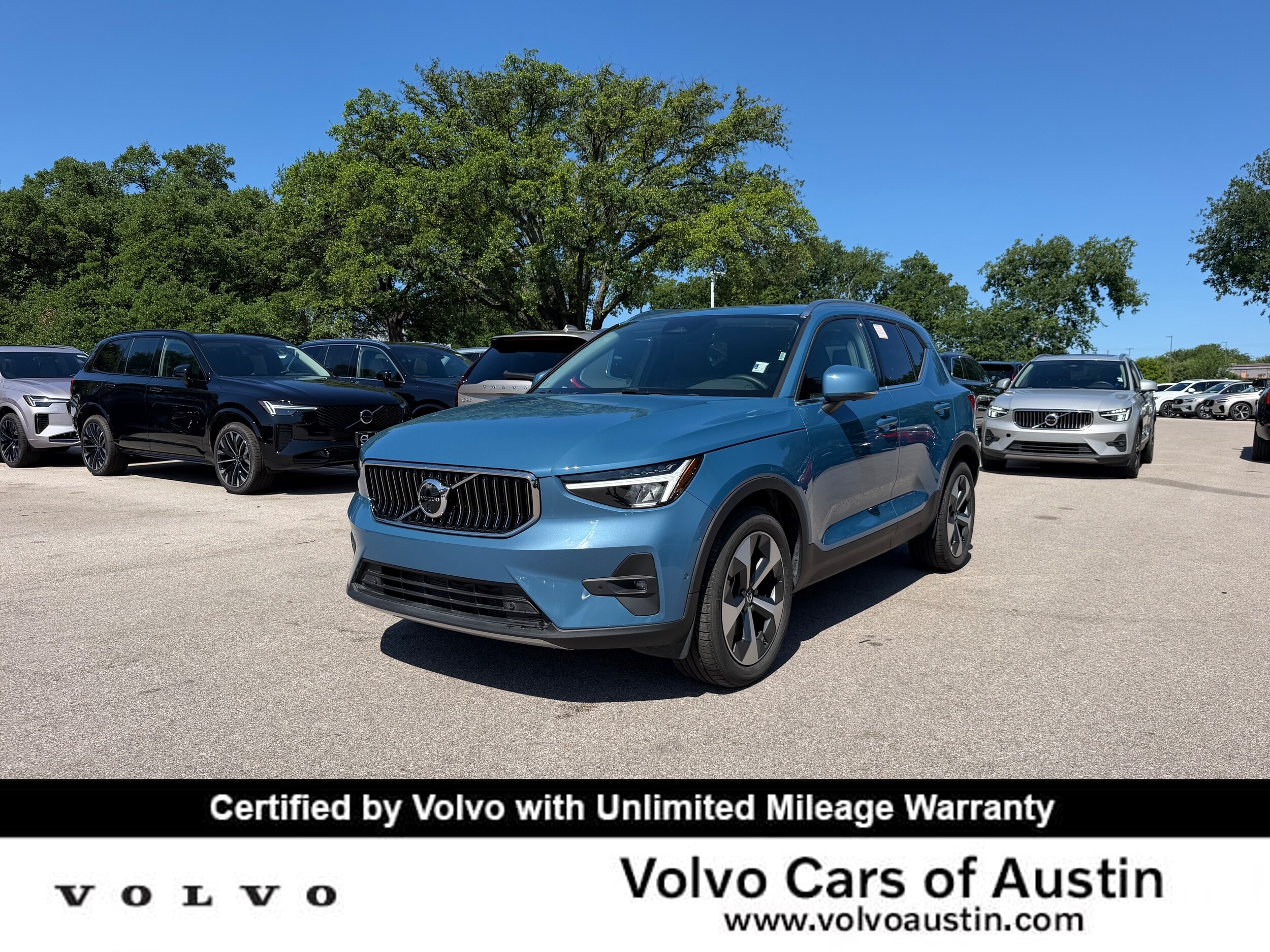 2025 Volvo XC40 B5 Plus Bright AWD's photo