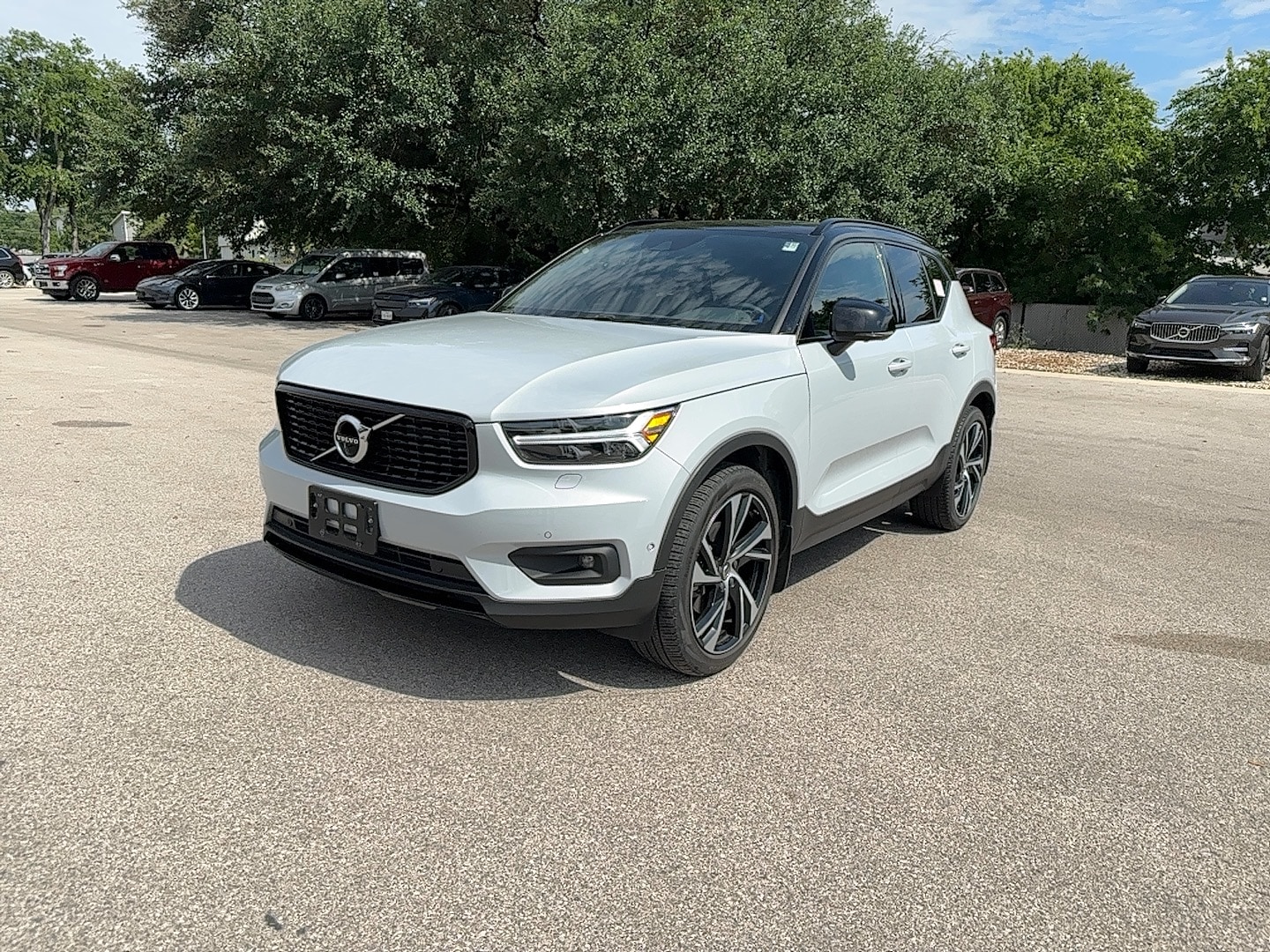 Used 2021 Volvo XC40 R-Design with VIN YV4162UM3M2397013 for sale in Austin, TX