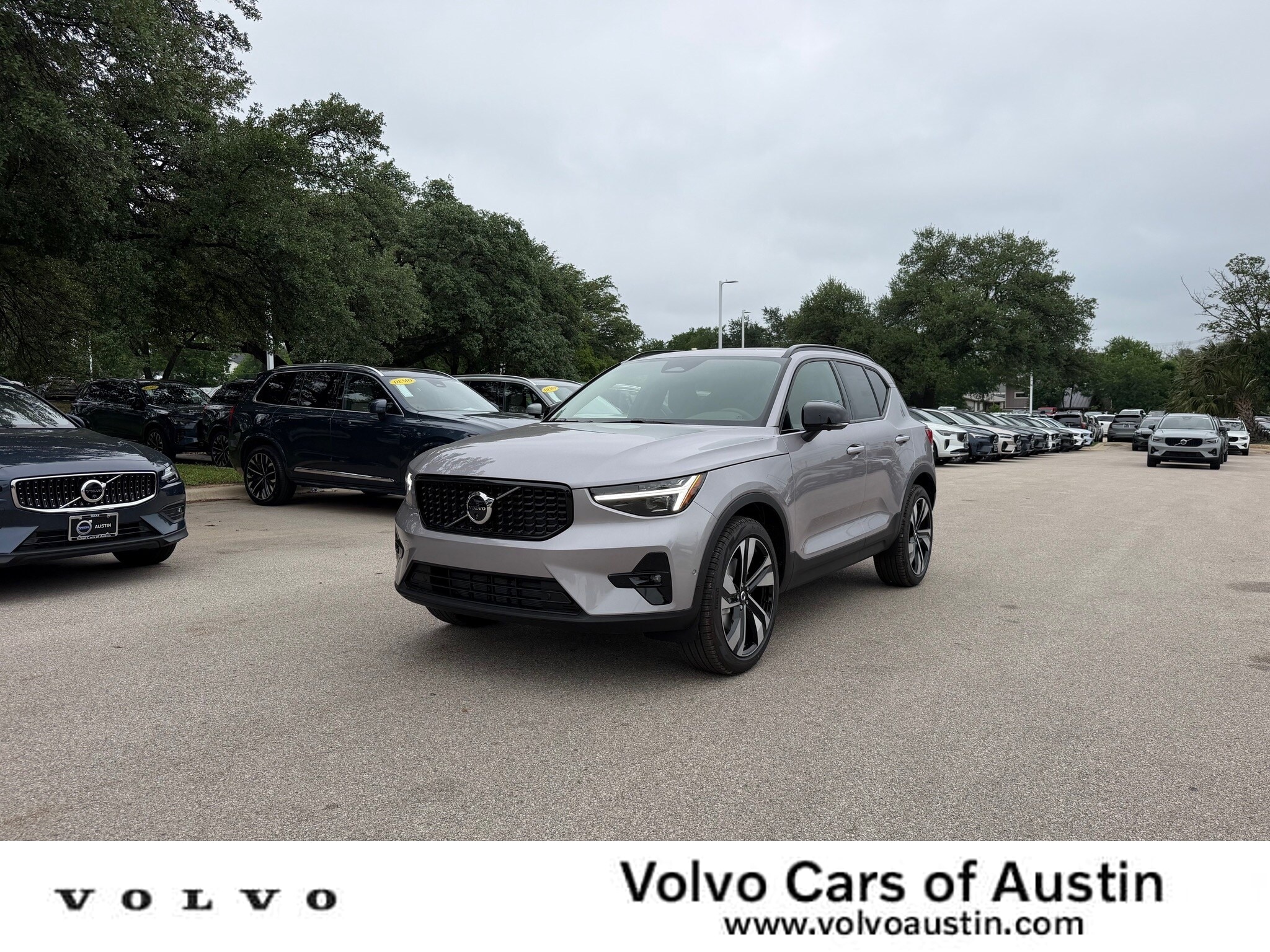 2026 Volvo XC40 B5 Ultra Dark AWD's photo