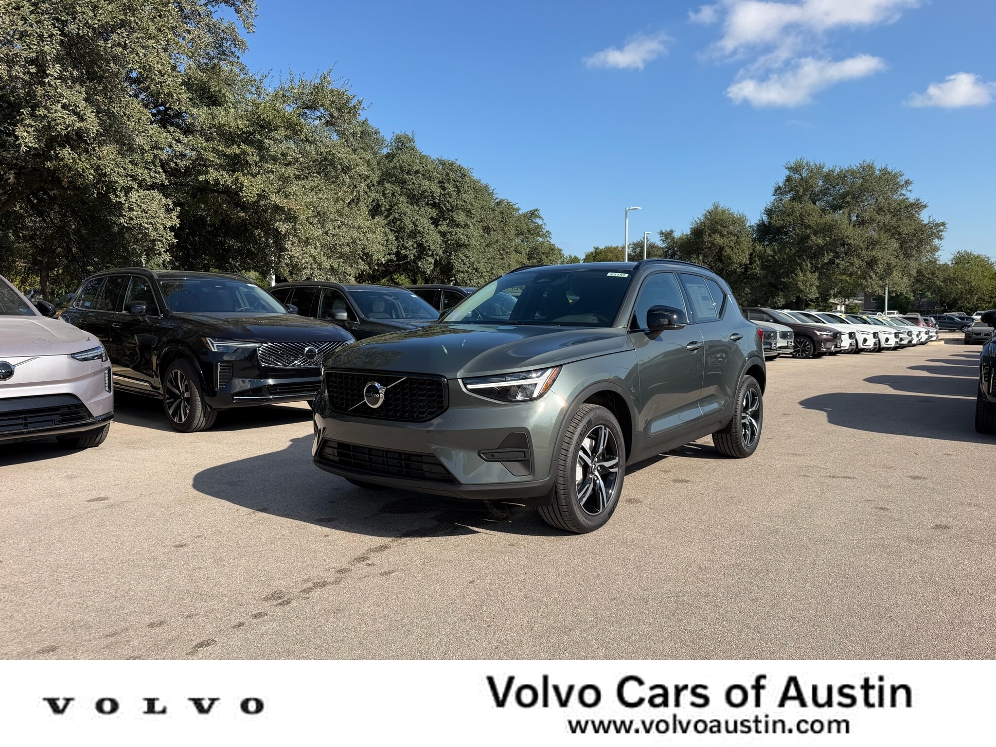 2026 Volvo XC40 B4 Core SUV