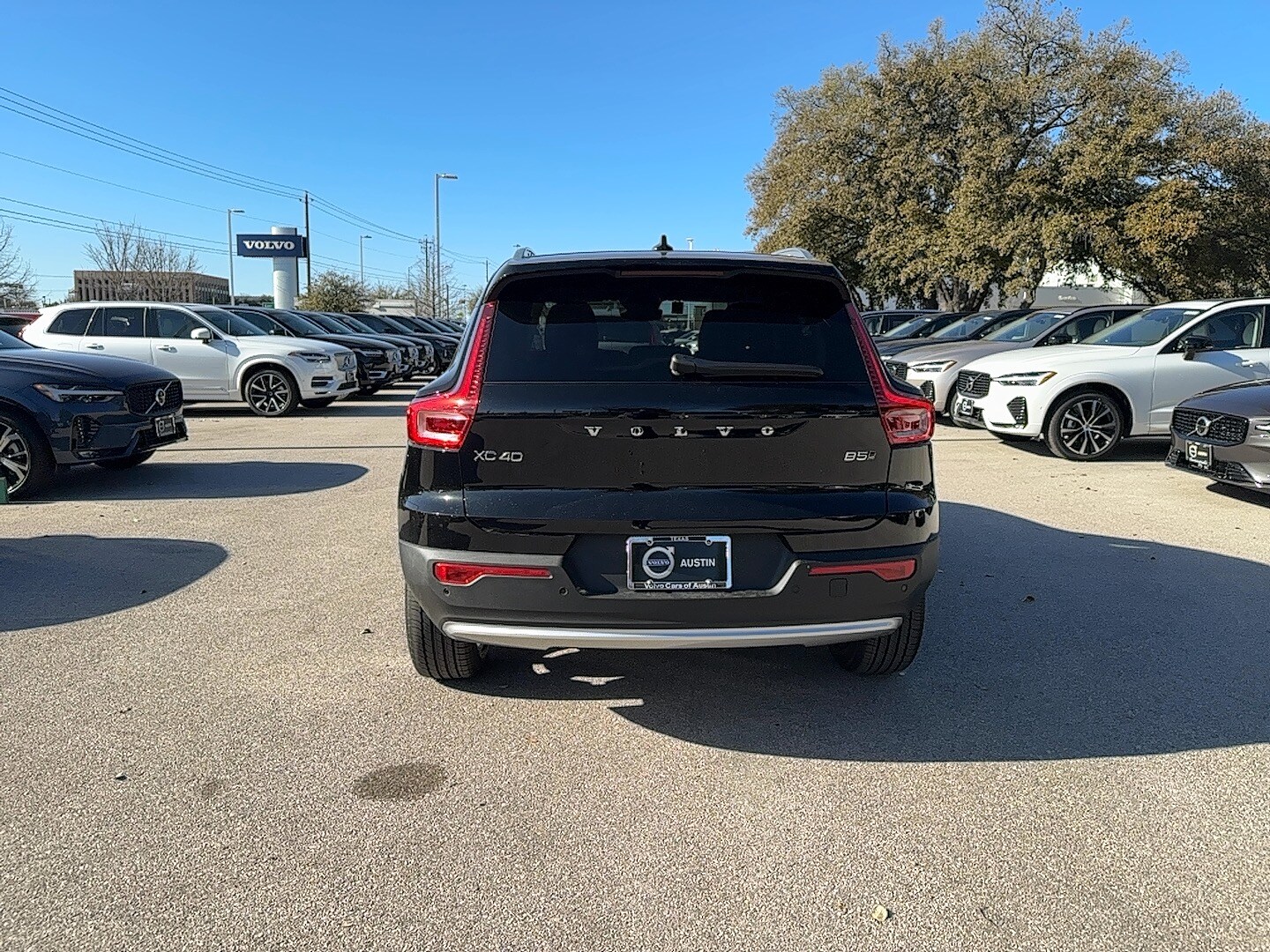 2025 Volvo XC40 Core photo 4