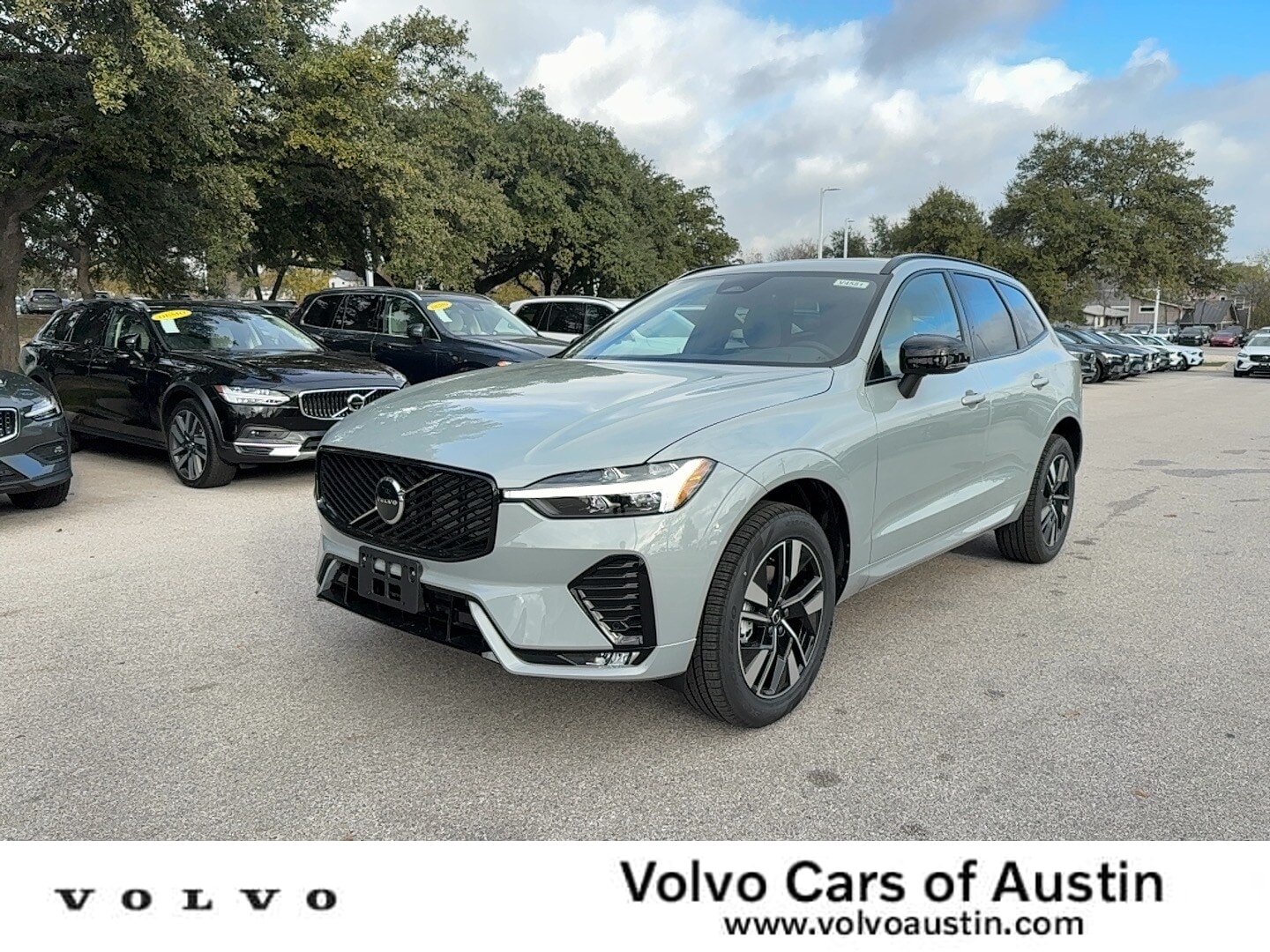 2026 Volvo XC60 Core's photo