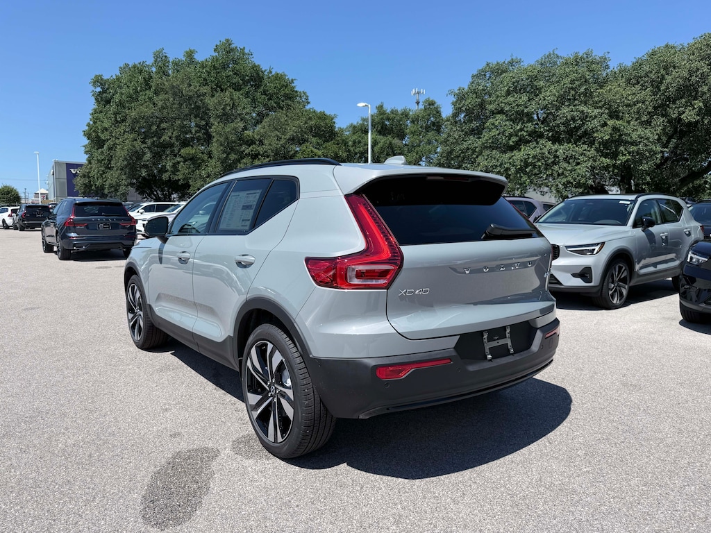 New 2026 Volvo XC40 B5 Plus SUV