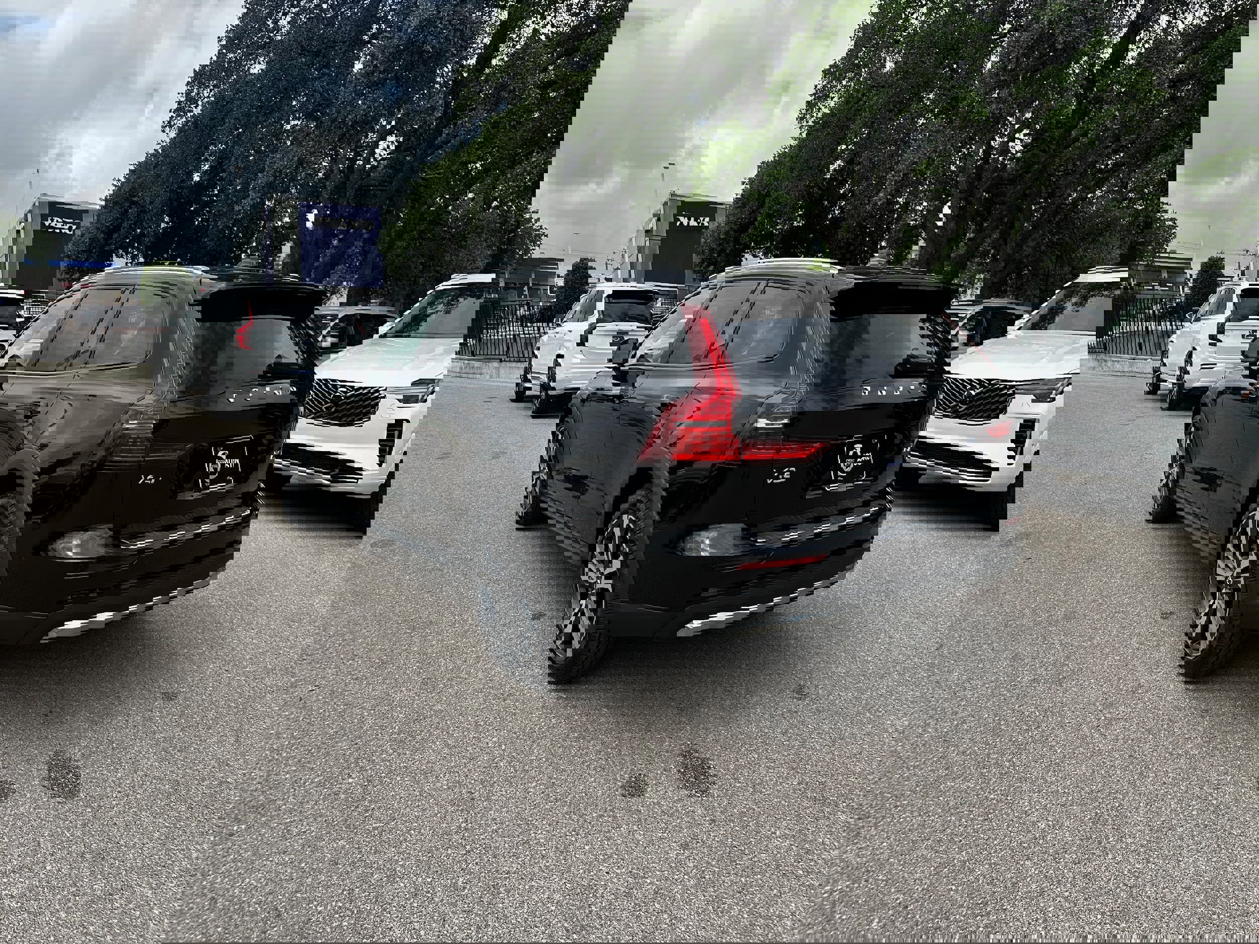 2025 Volvo V60 Cross Country B5 Plus photo 3
