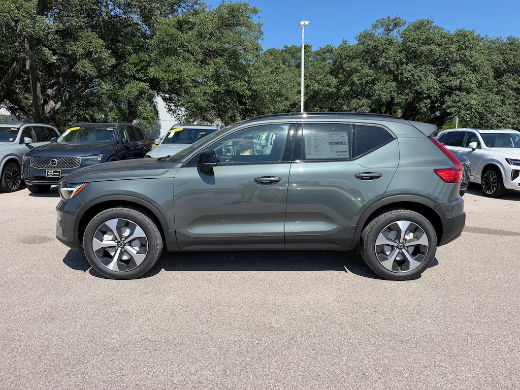 New 2026 Volvo XC40 B5 Core SUV