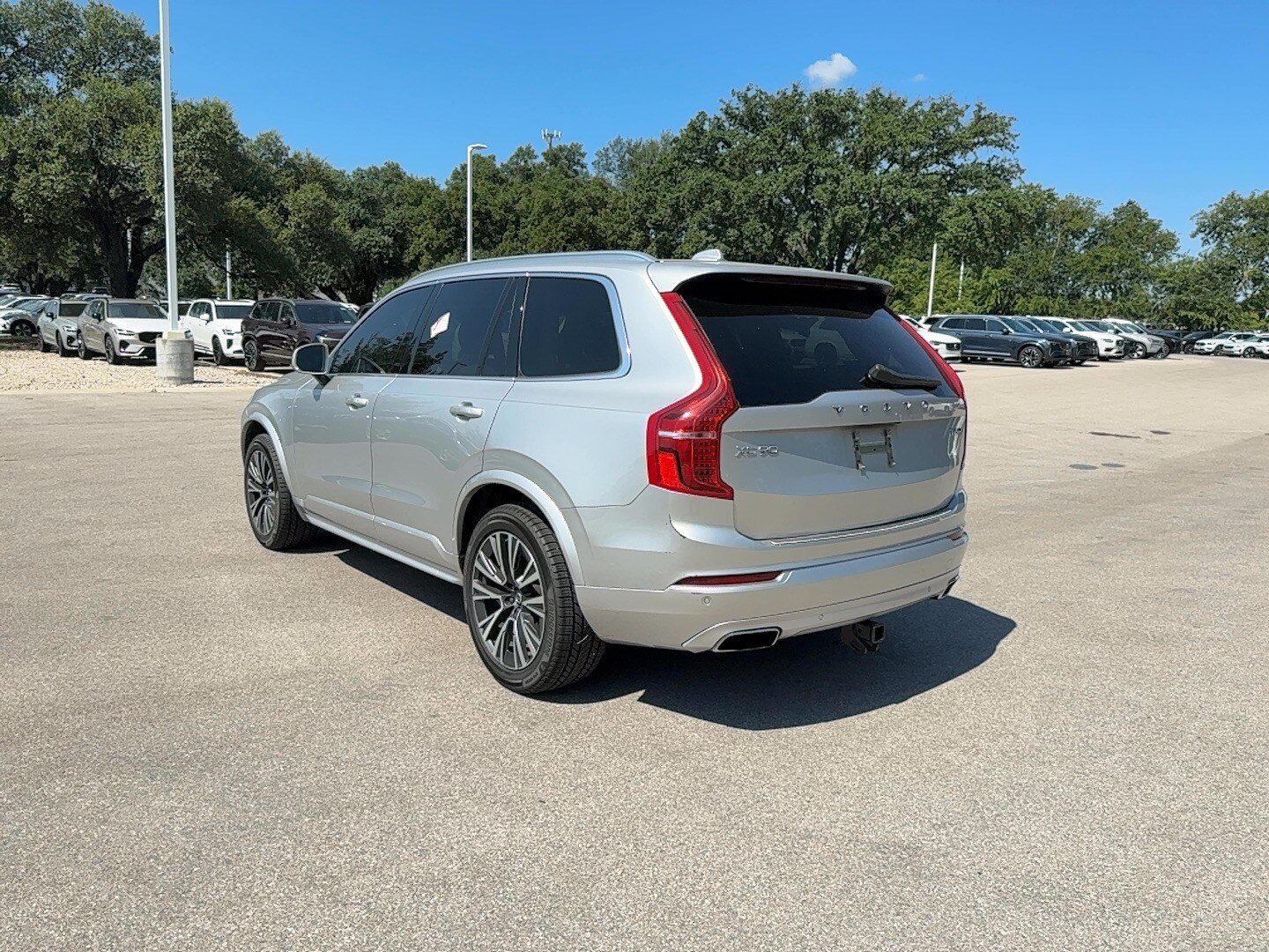 2020 Volvo XC90 T6 Momentum photo 3