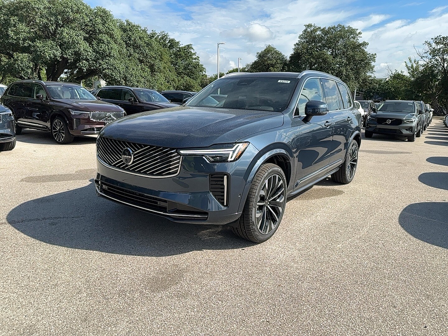 2026 Volvo XC90 Plus photo 2