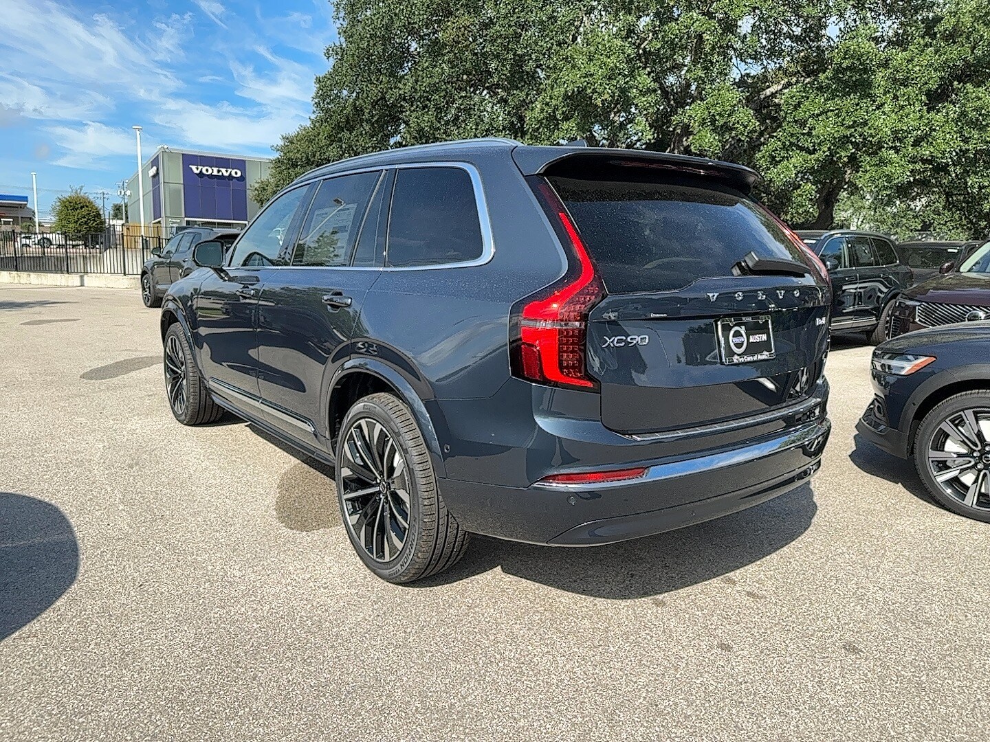 2026 Volvo XC90 Plus photo 3