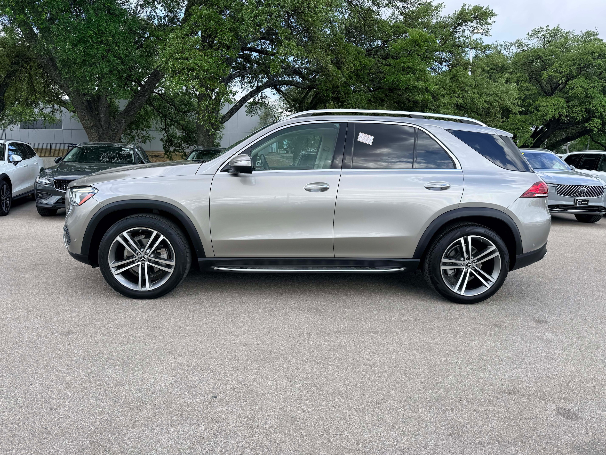 View vehicle photo 3