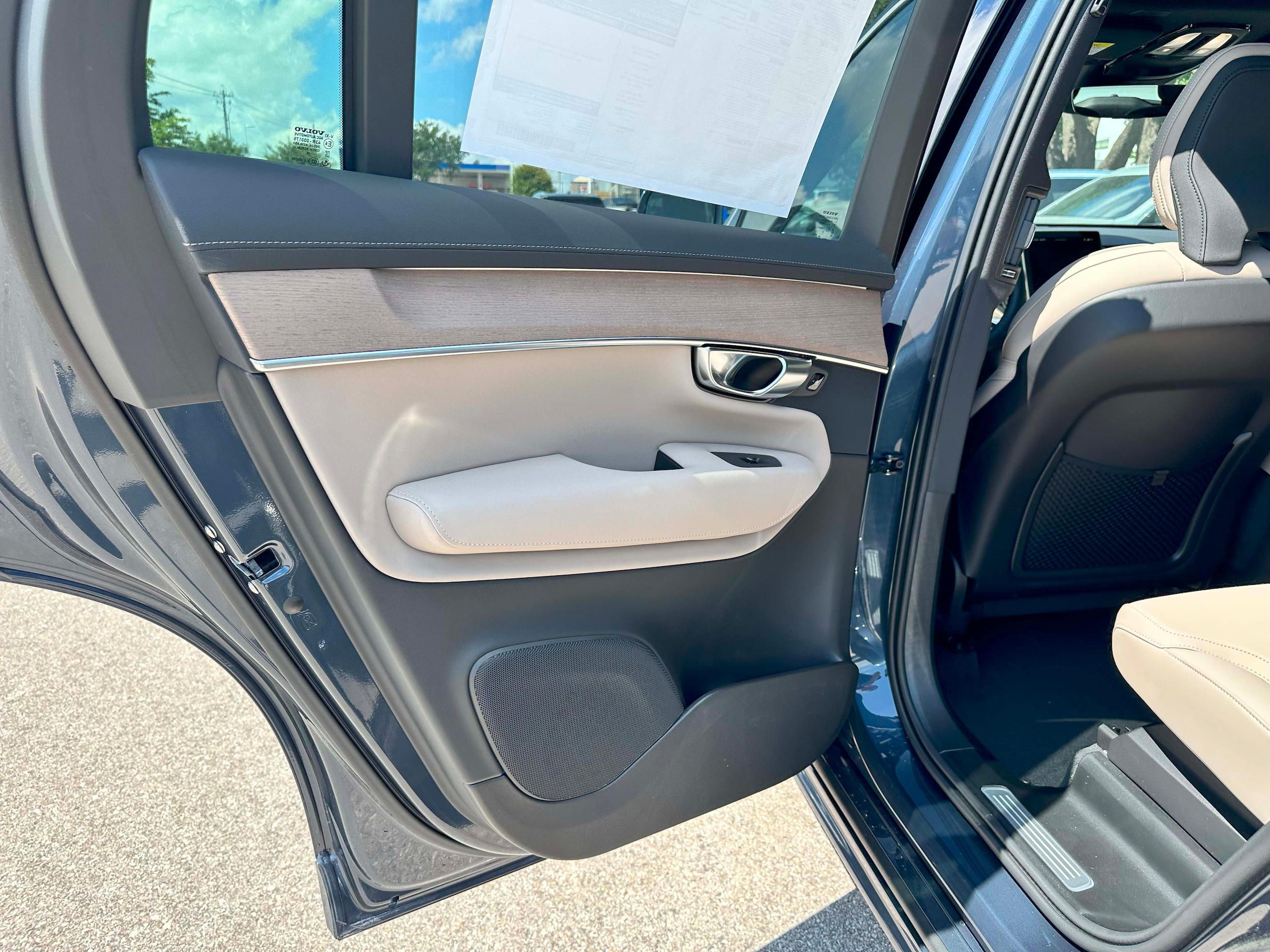 2026 Volvo XC90 Plus - Photo 14