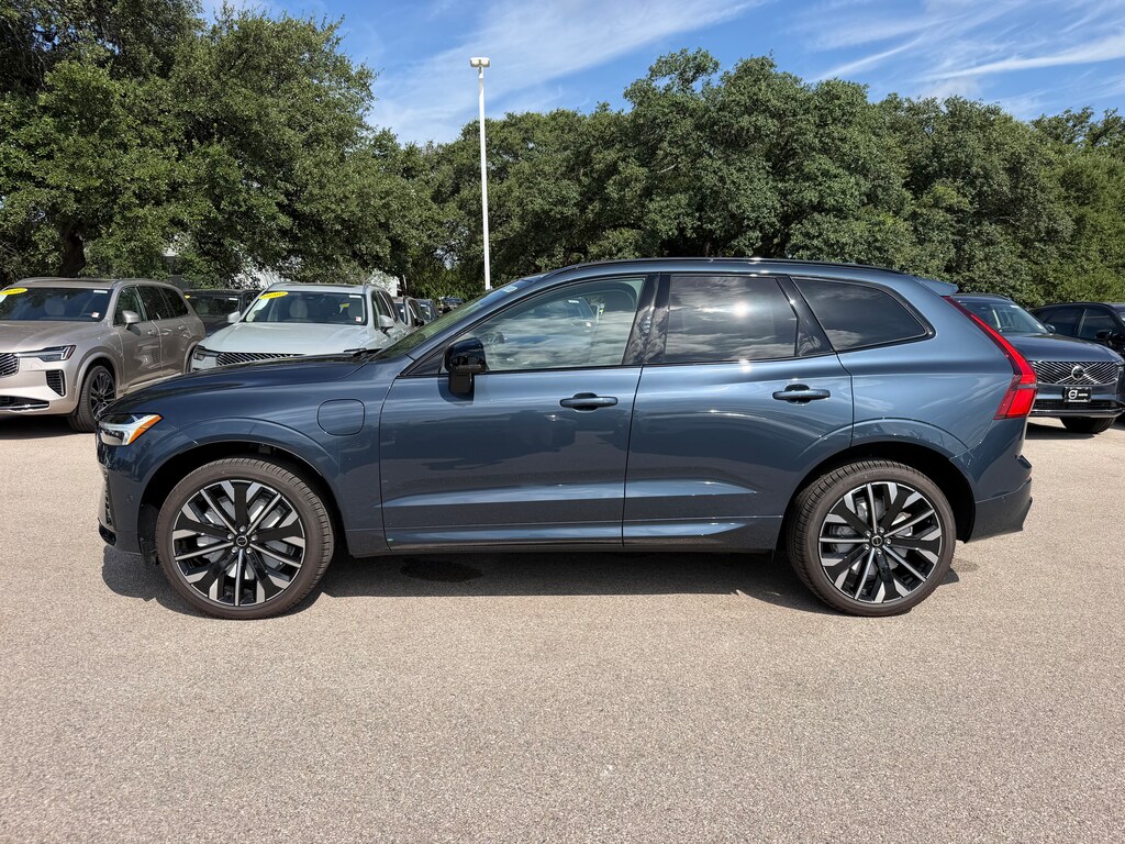 New 2026 Volvo XC60 plug-in hybrid T8 Ultra SUV