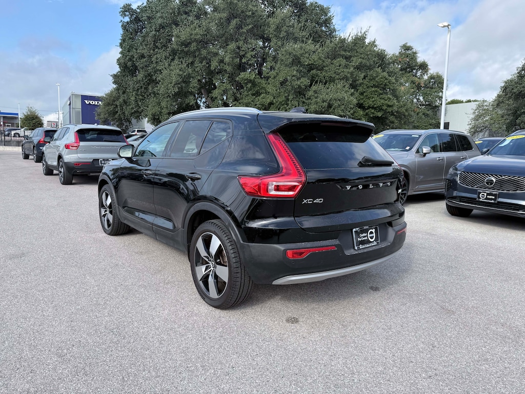 Used 2020 Volvo XC40 T5 Momentum SUV