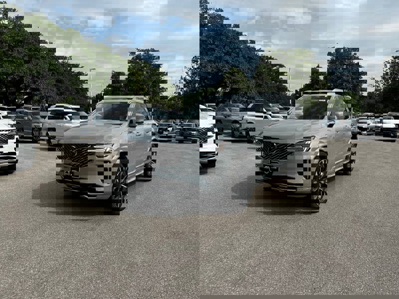 2025 Volvo XC90 Core T8 photo 2
