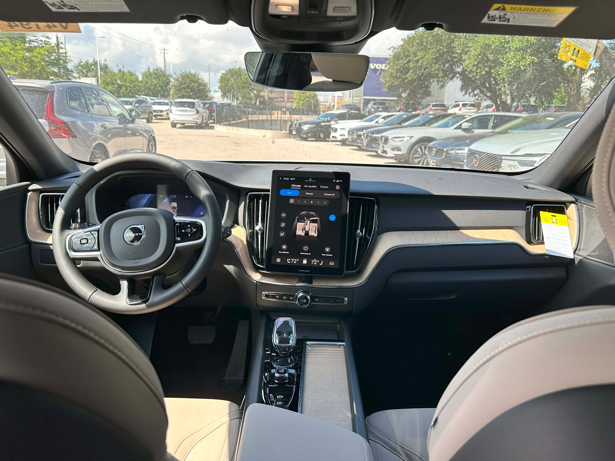 2026 Volvo XC60 Plus - Photo 16