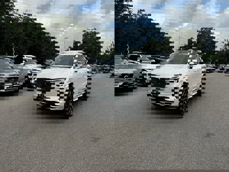 2025 Volvo XC90 T8 Plus photo 2