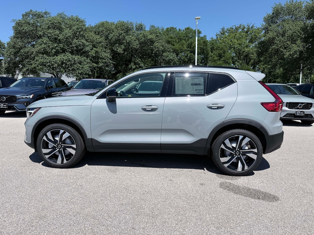 New 2026 Volvo XC40 B5 Plus SUV