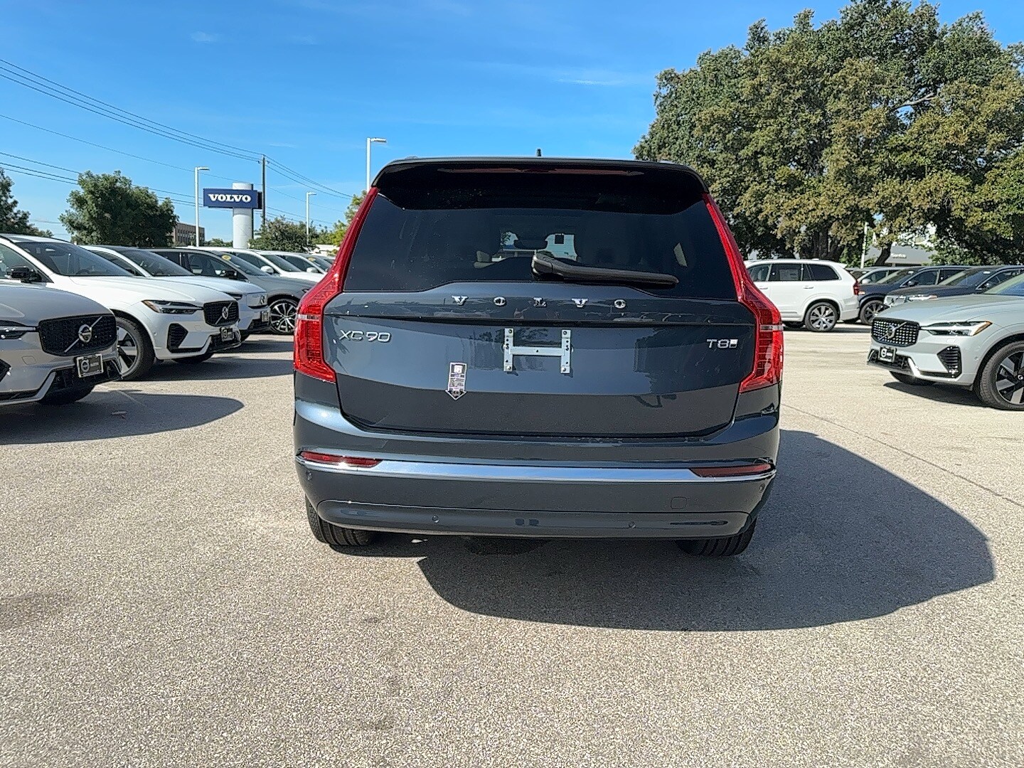 2025 Volvo XC90 Core T8 AWD photo 3