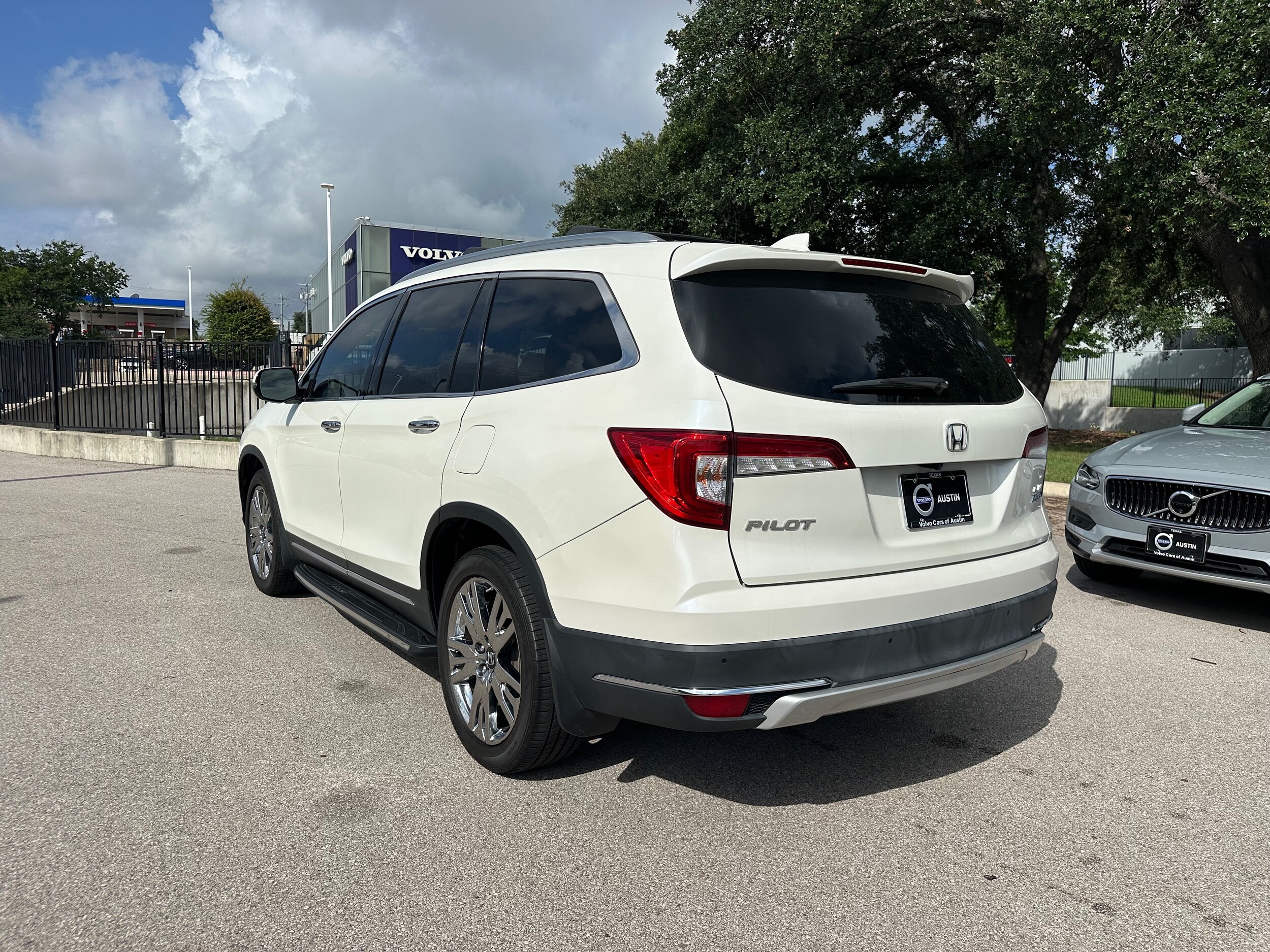 2019 Honda Pilot Elite photo 2